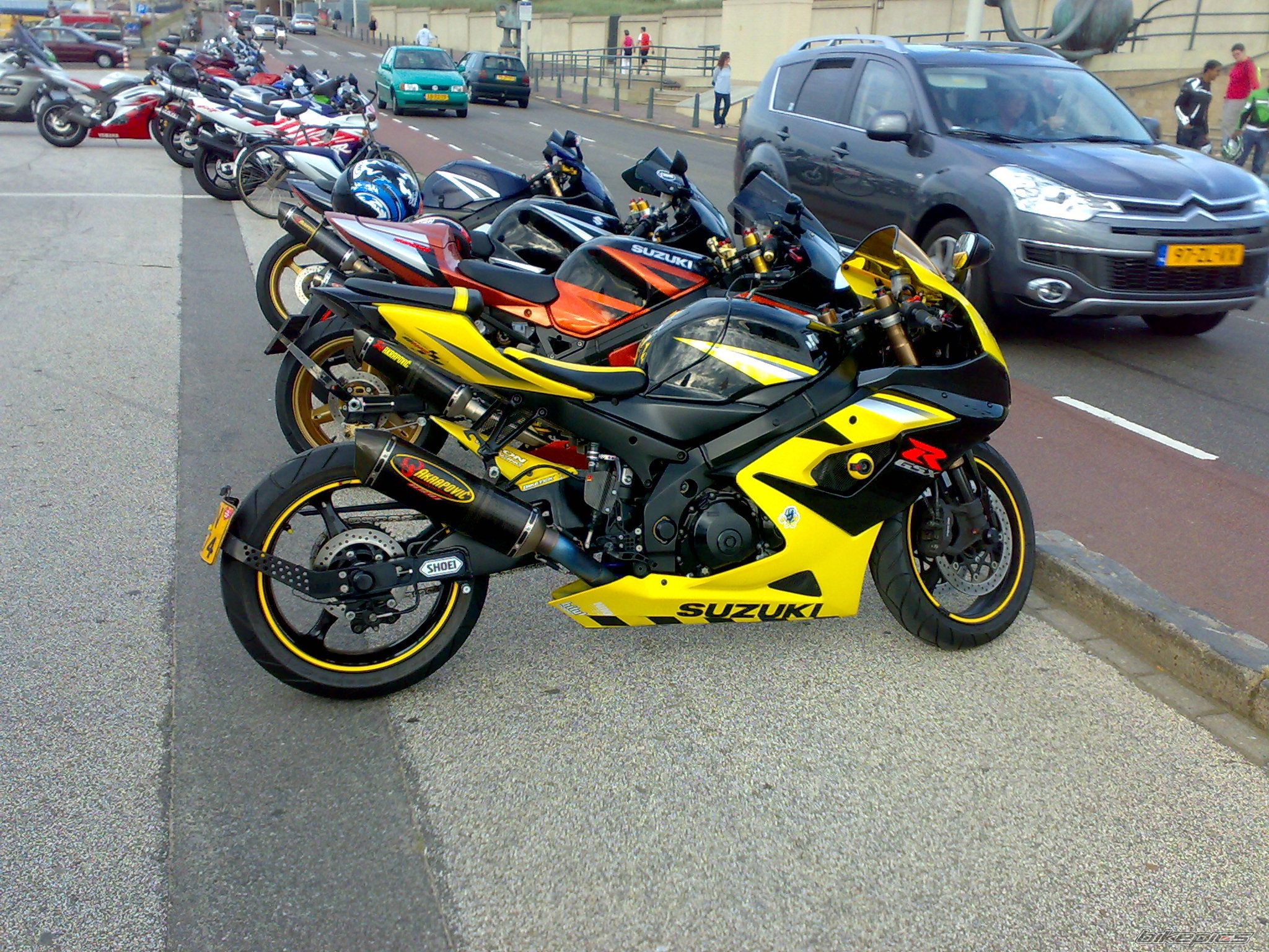 Photo 1381851