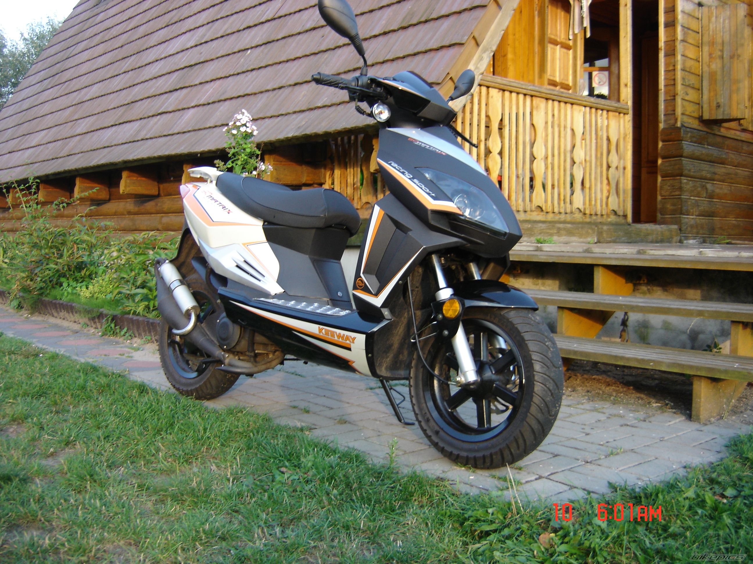 Photo 1381876