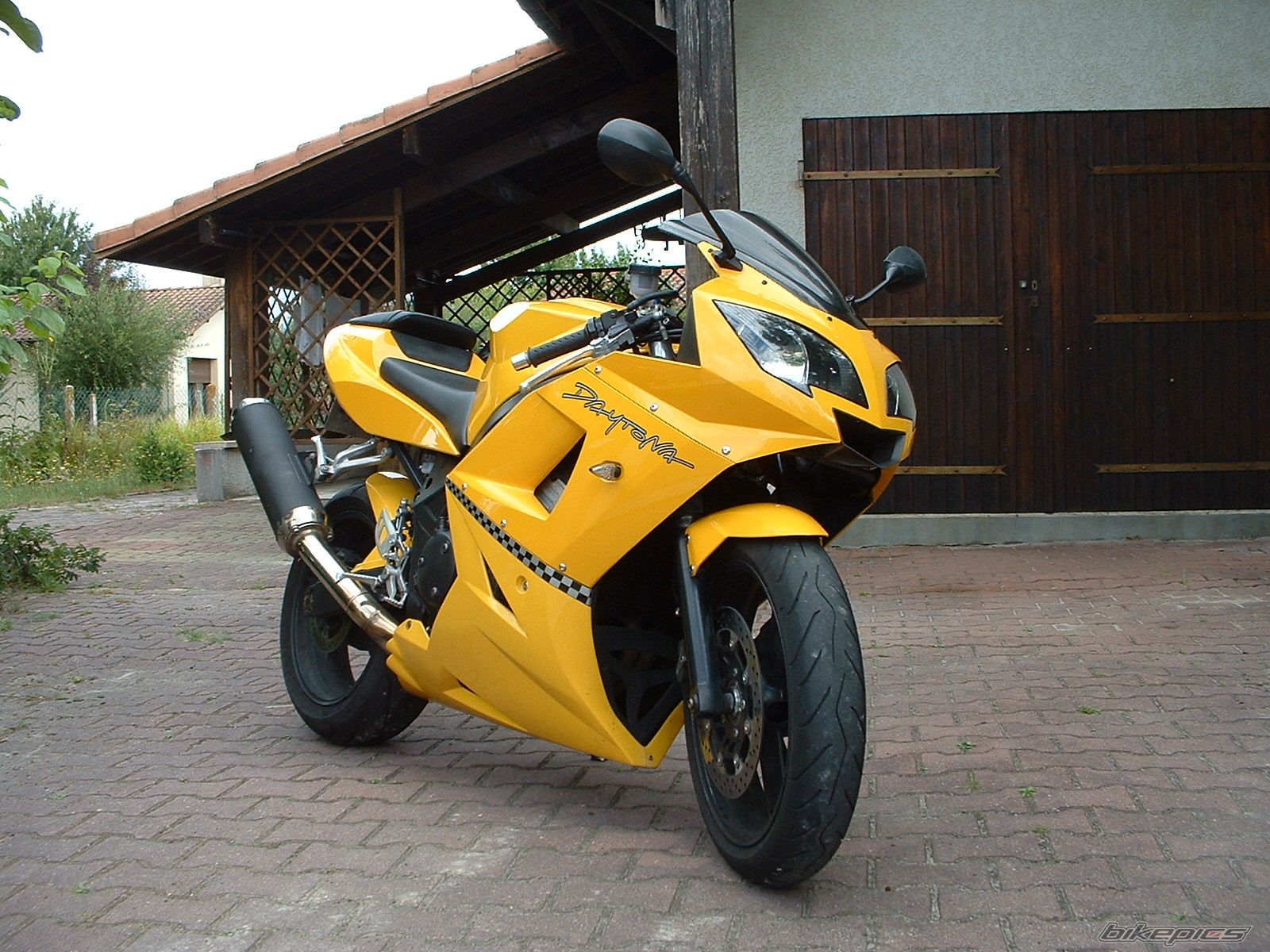 Photo 1381932