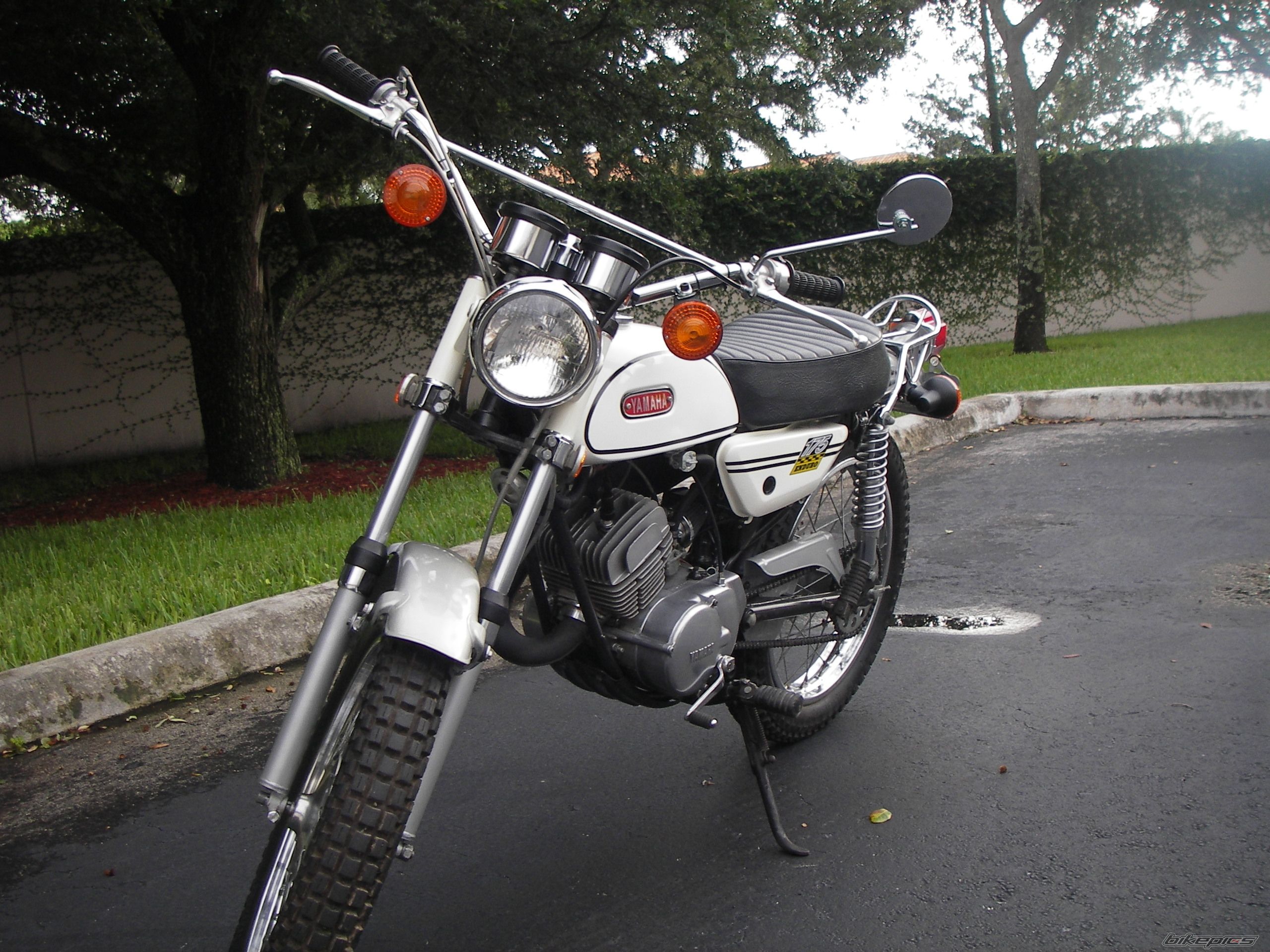 Photo 1382214