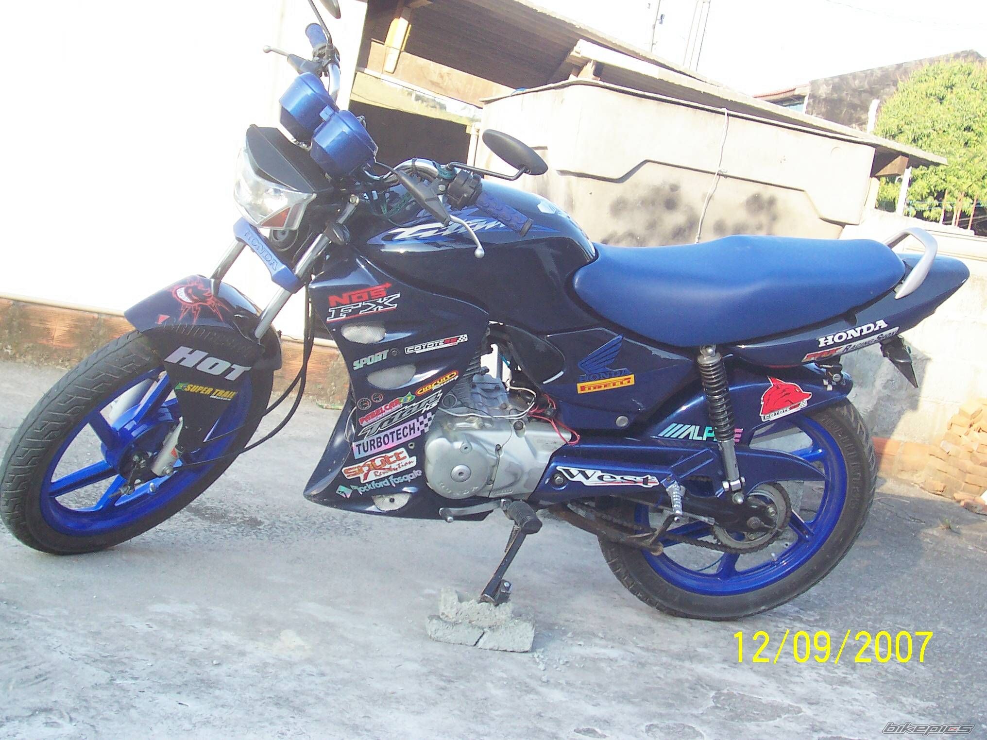 Photo 1382244
