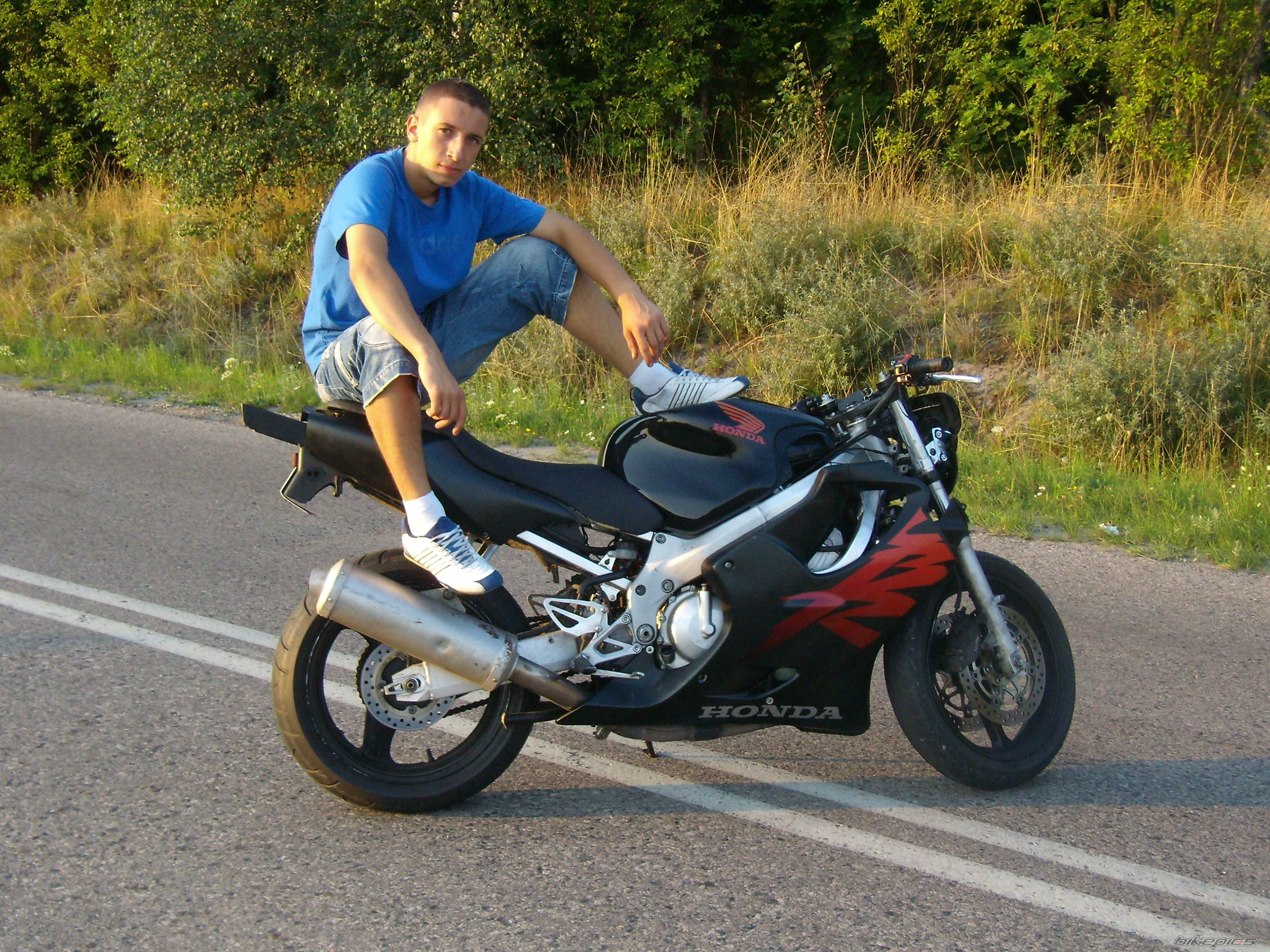 Photo 1382256