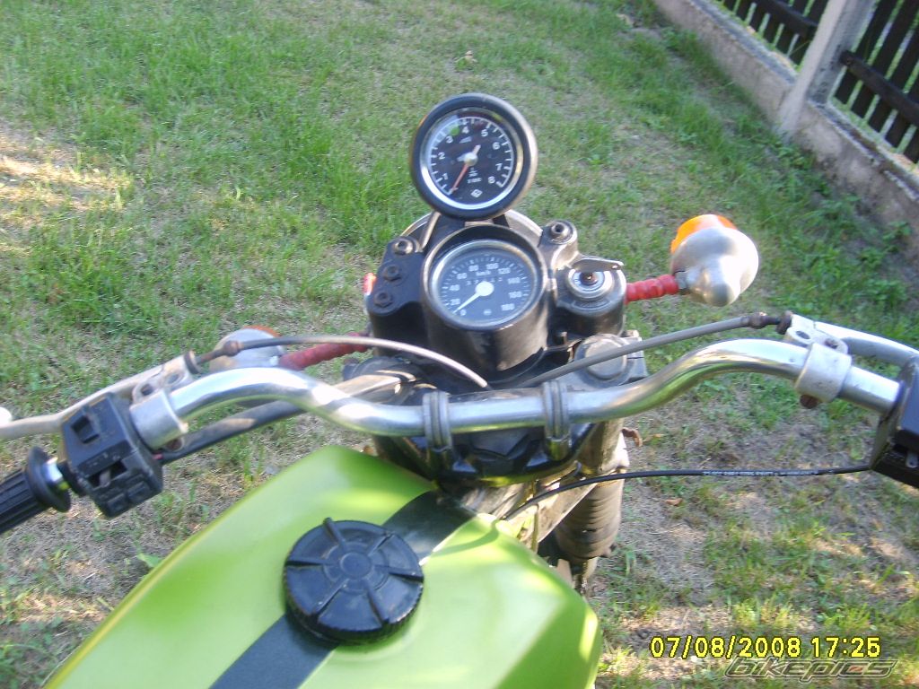 Photo 1382570