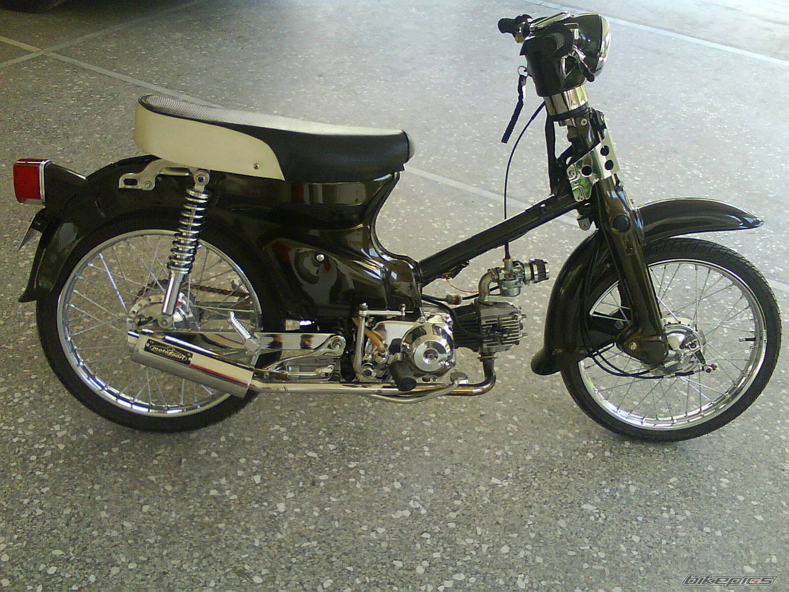 Photo 1382744