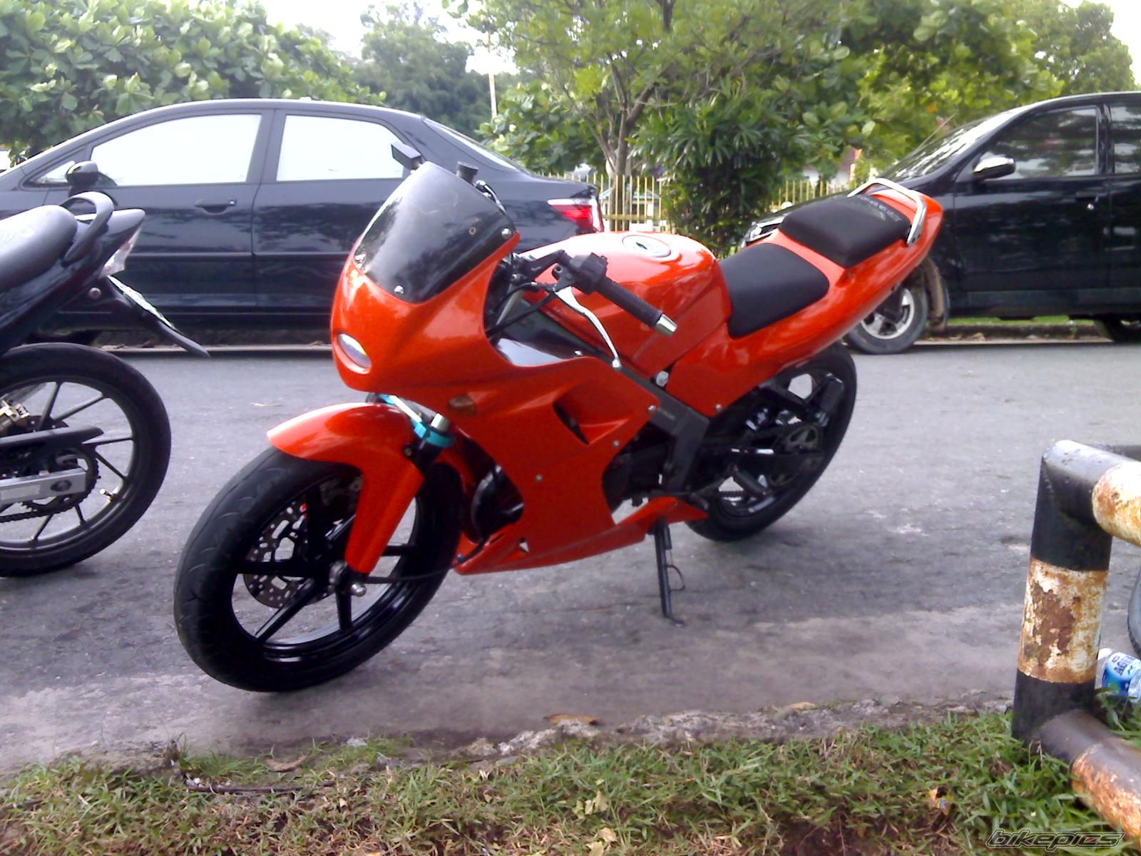 Photo 1382751