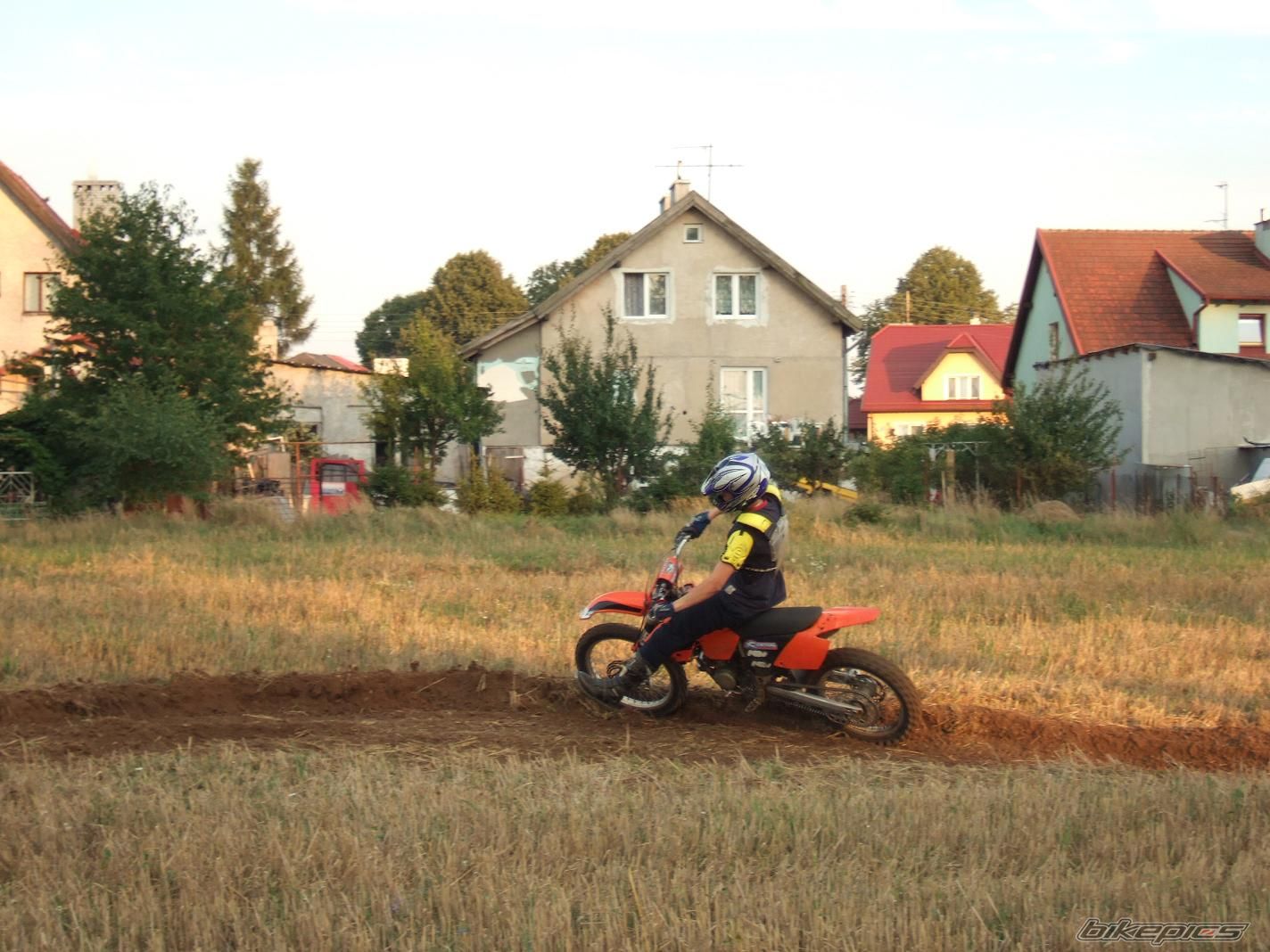 Photo 1382759