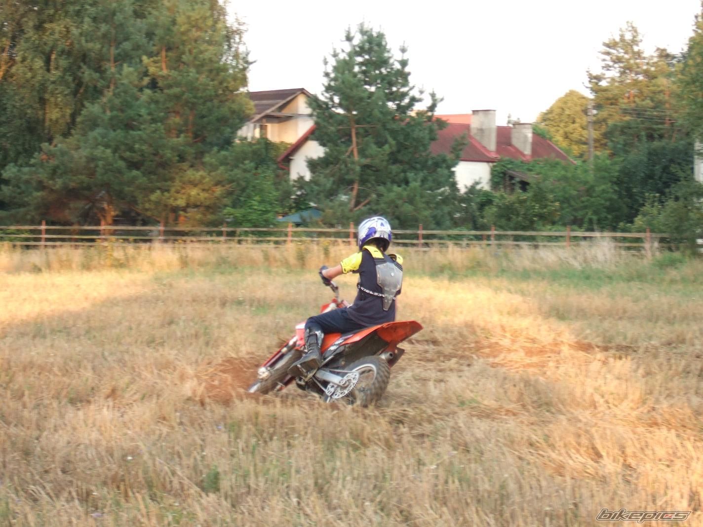 Photo 1382761