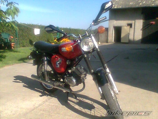 Photo 1382824