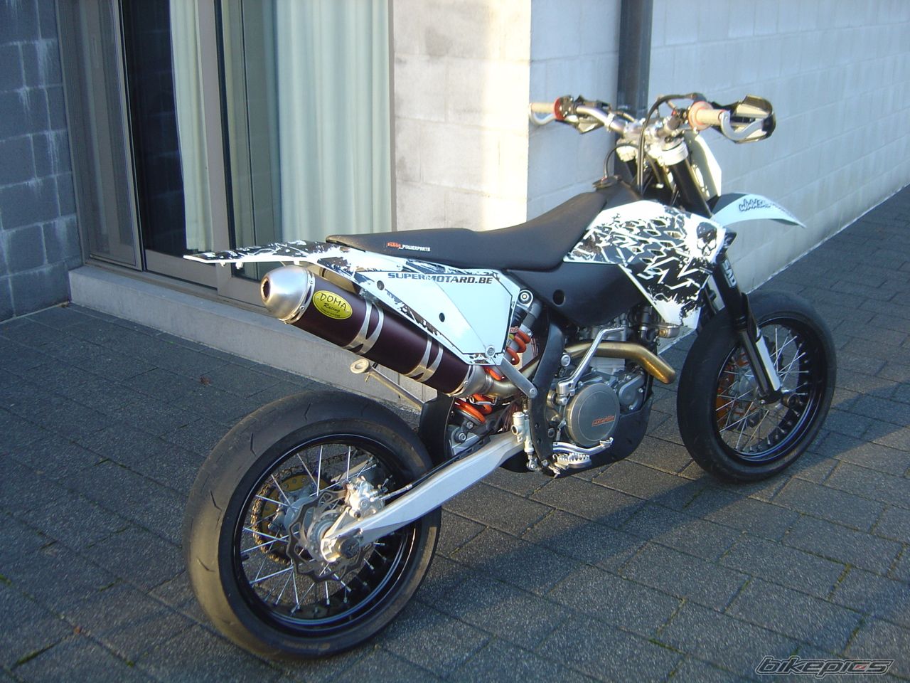 Photo 1382934