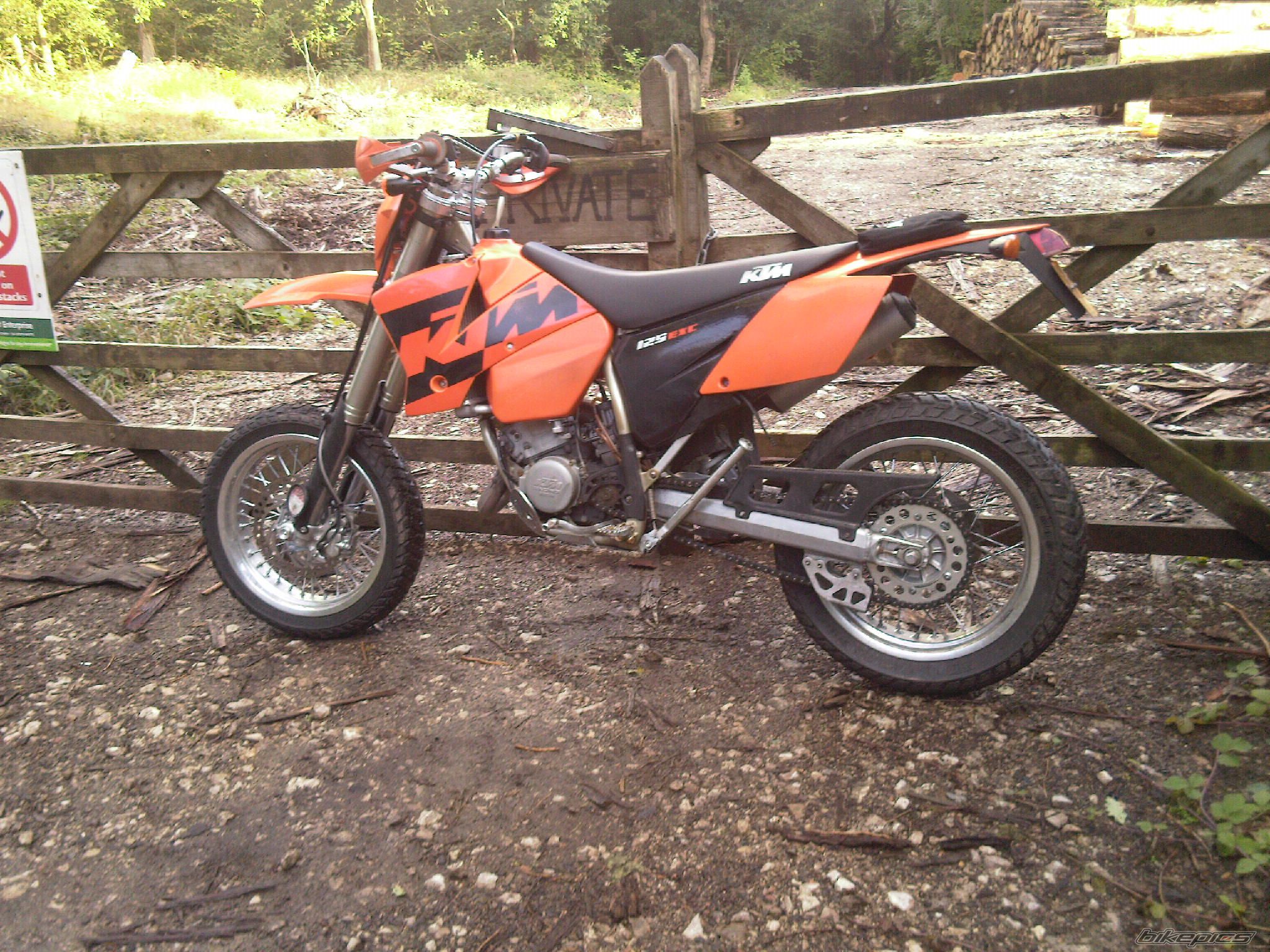 Photo 1383142