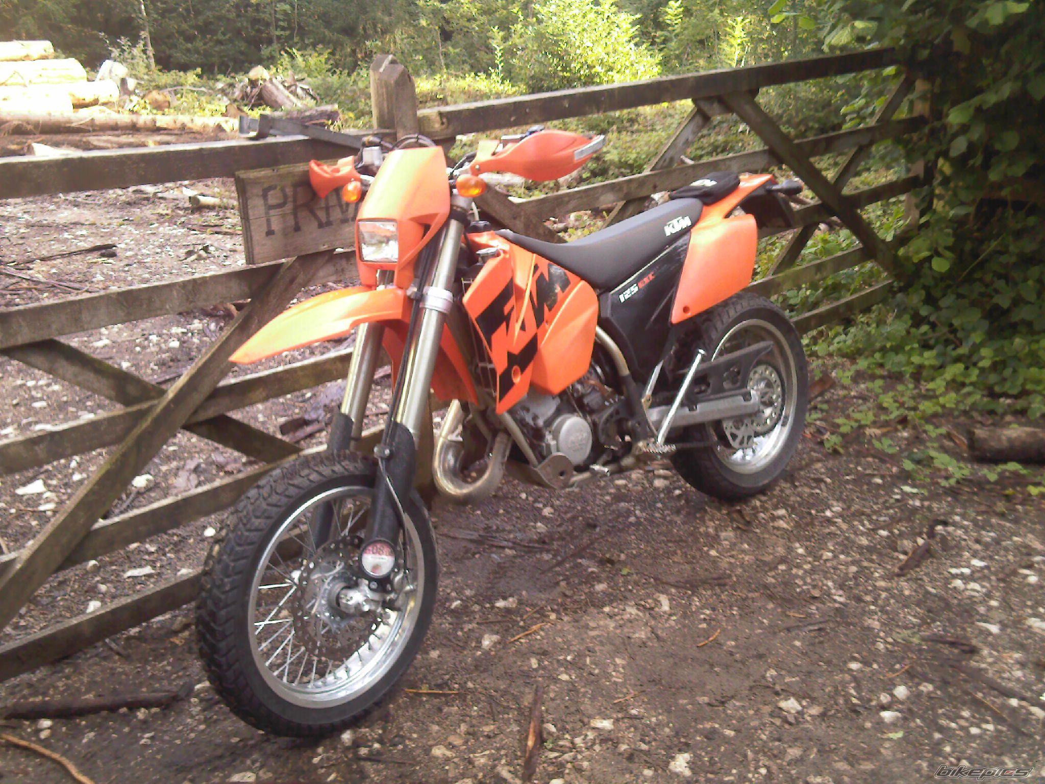 Photo 1383144