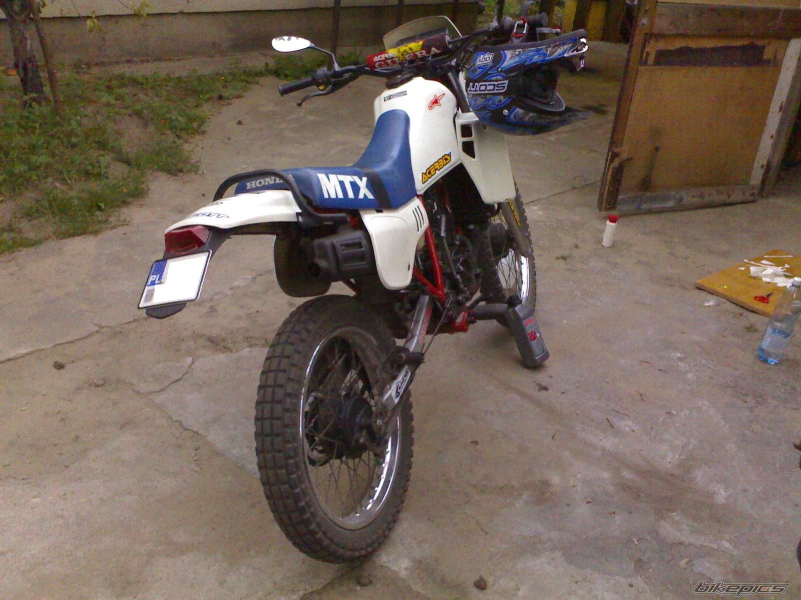Photo 1383159