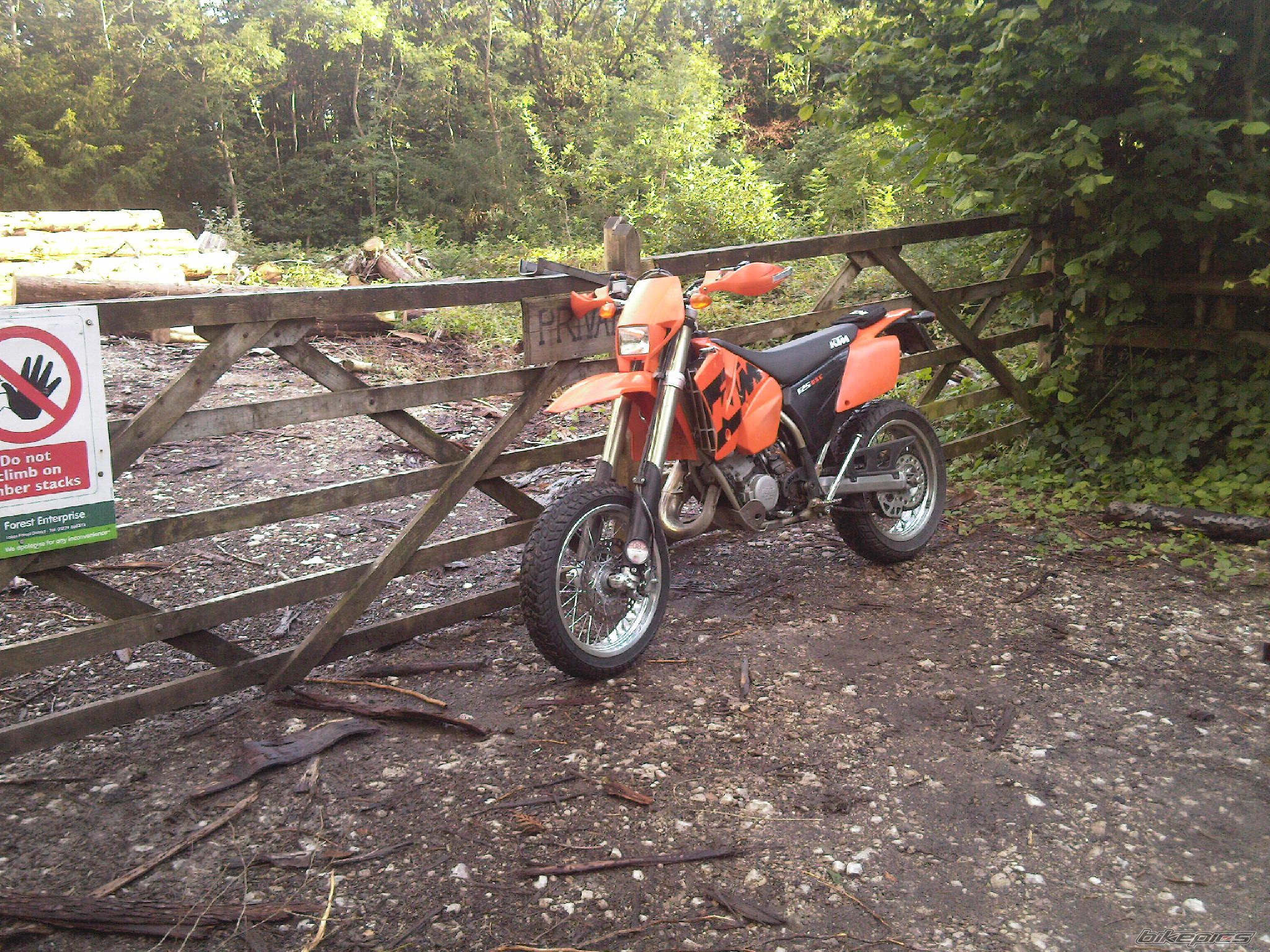 Photo 1383176