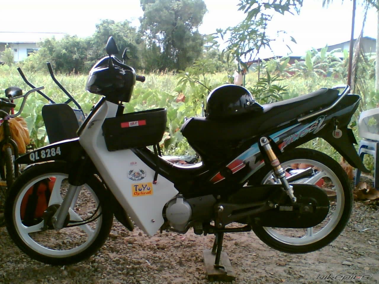 Photo 1383632