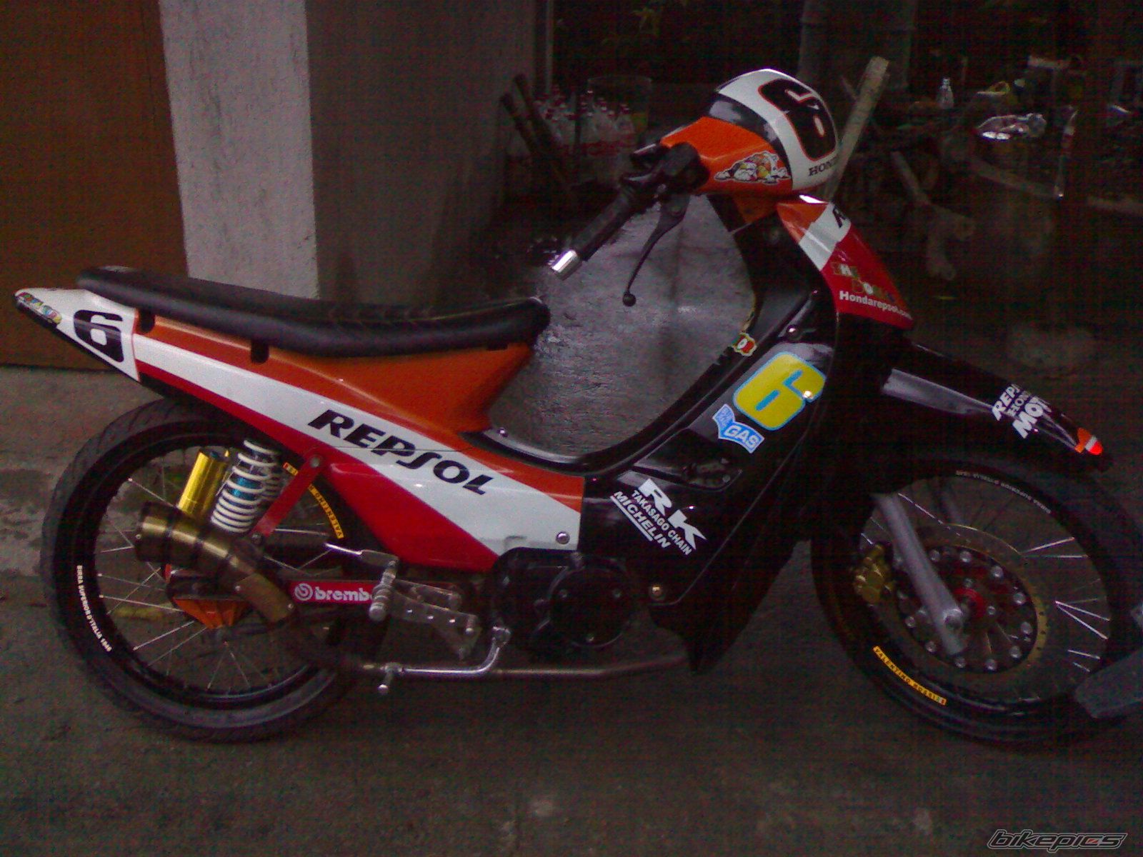 Photo 1383709