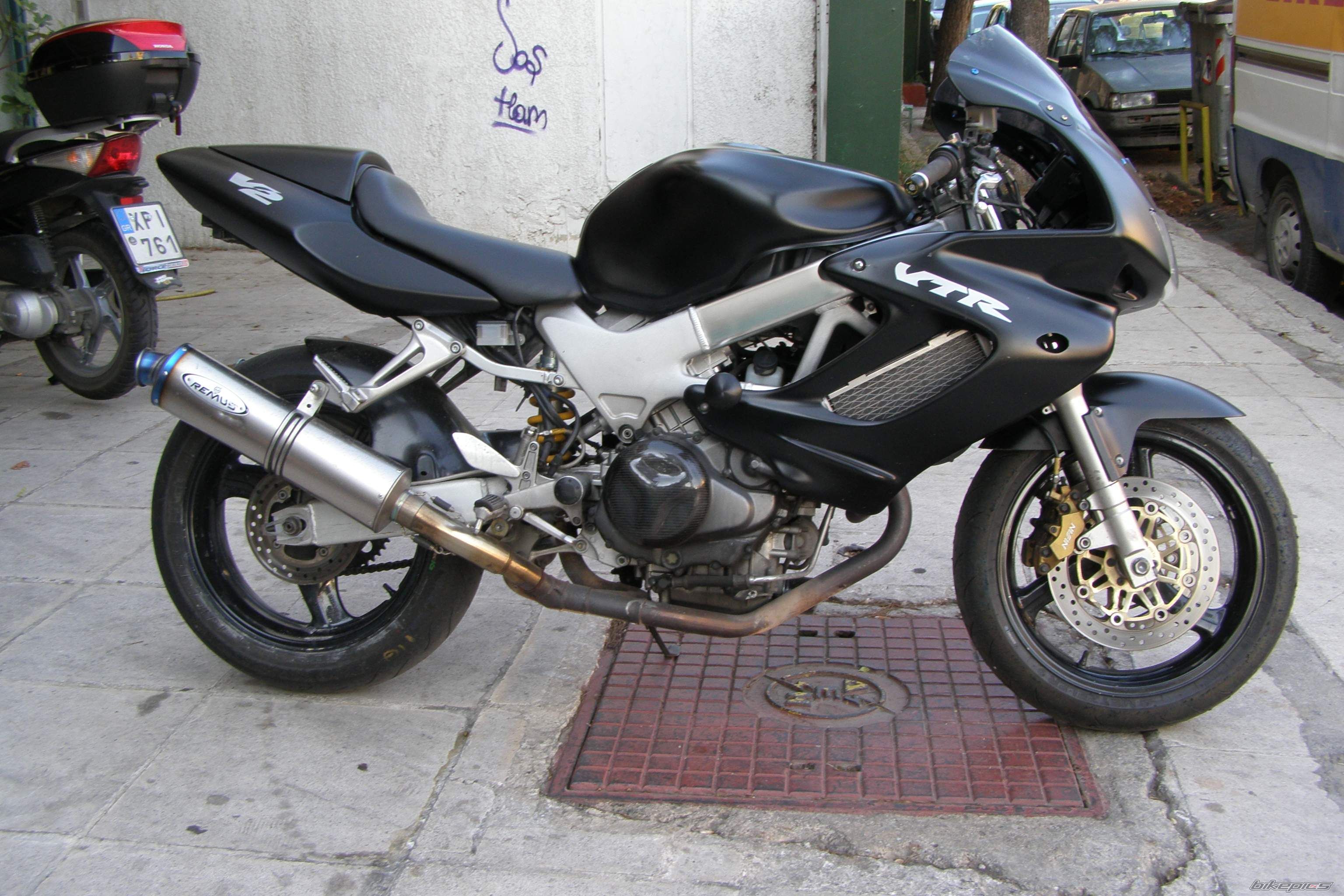 Photo 1383859