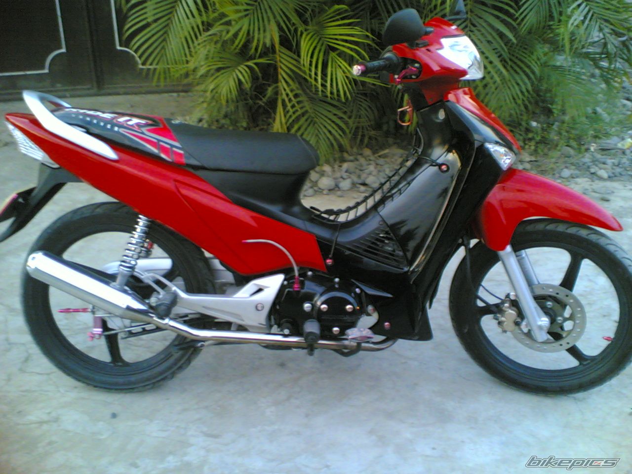 Photo 1383921