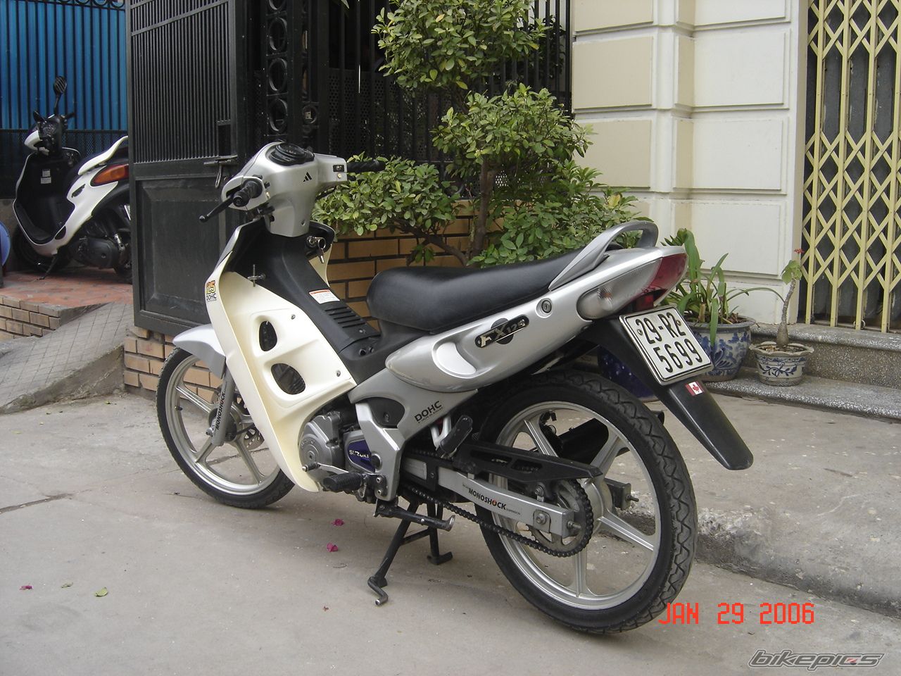 Photo 1384002