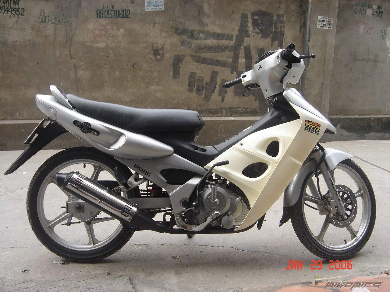 Photo 1384005