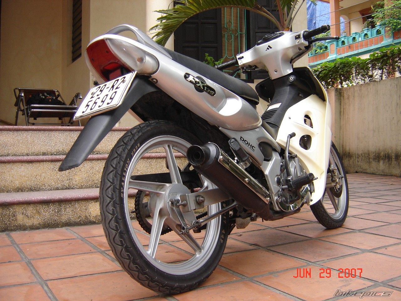 Photo 1384009