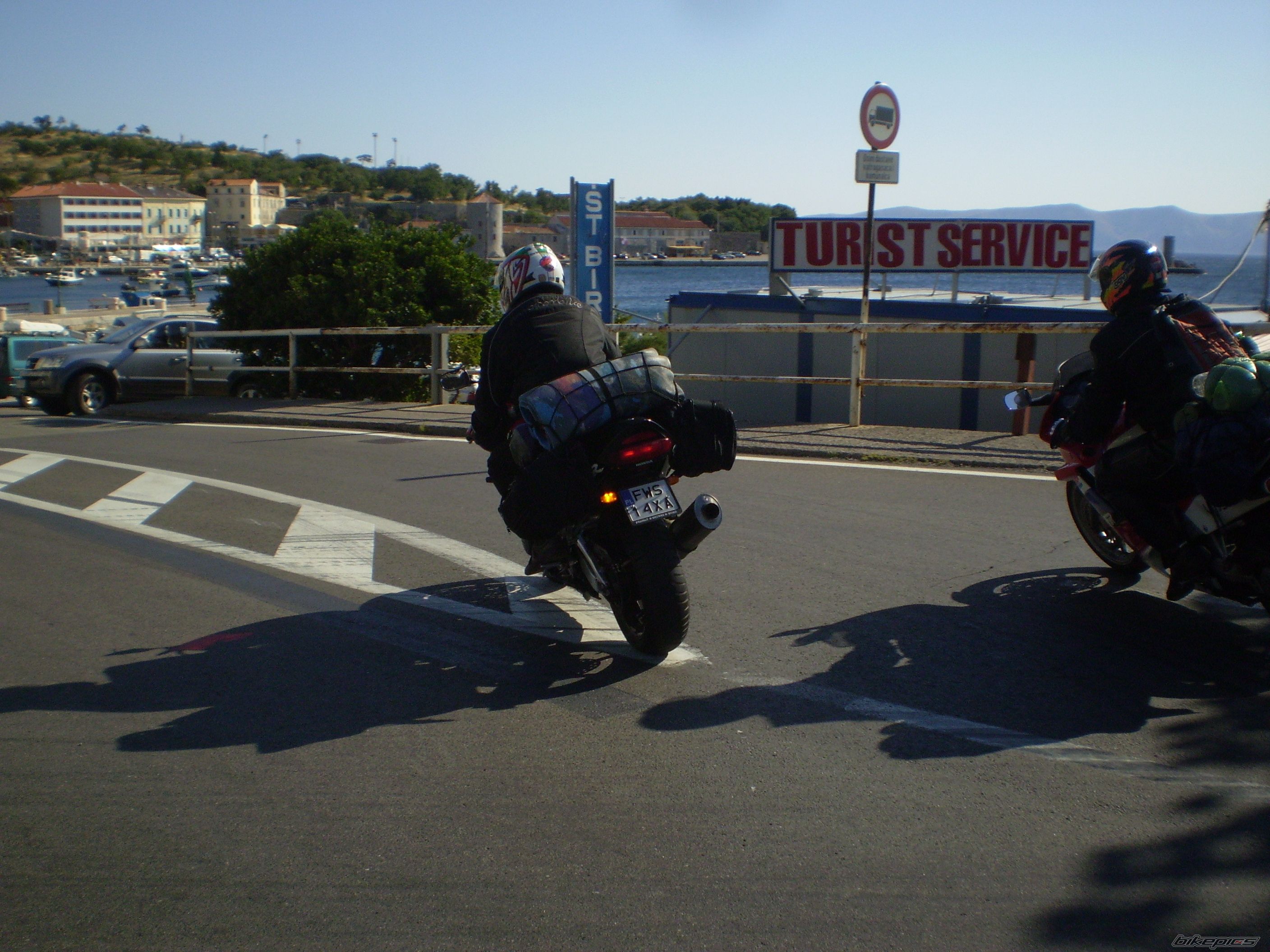 Photo 1384161