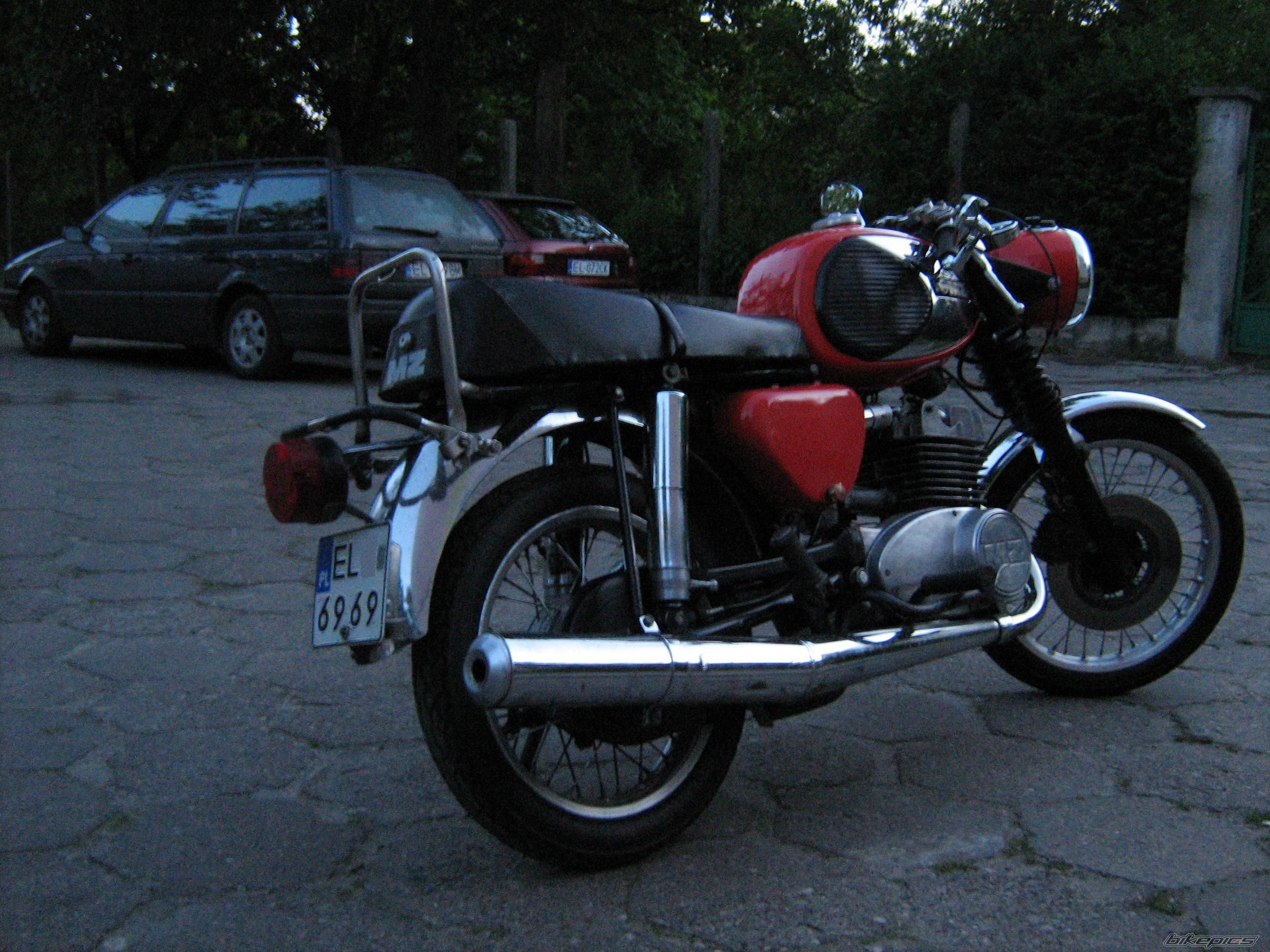 Photo 1384165