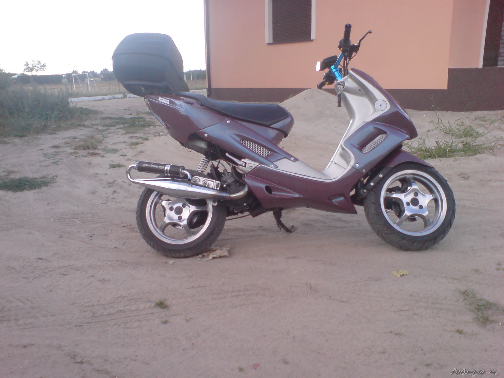 Photo 1384399