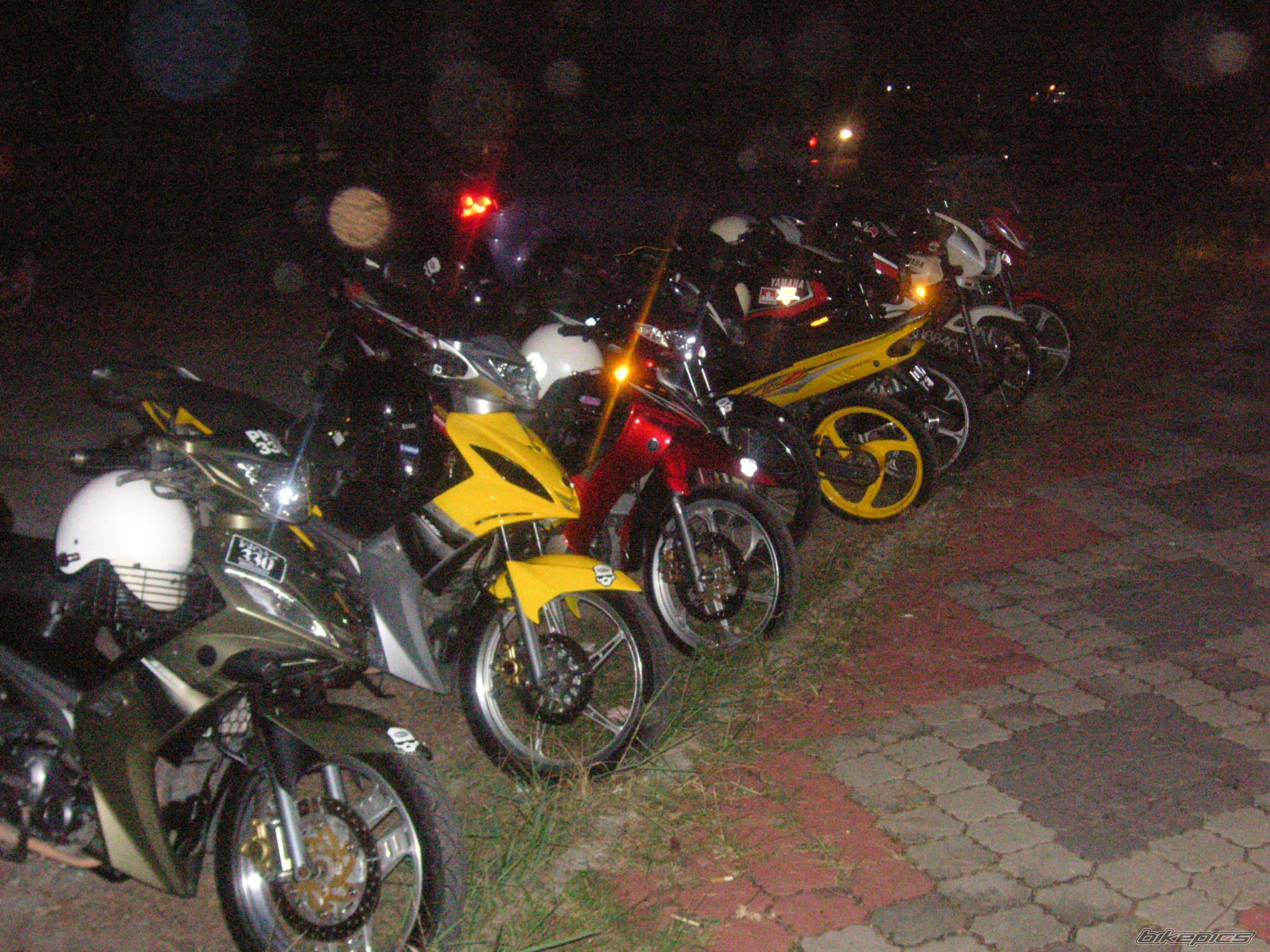 Photo 1385062