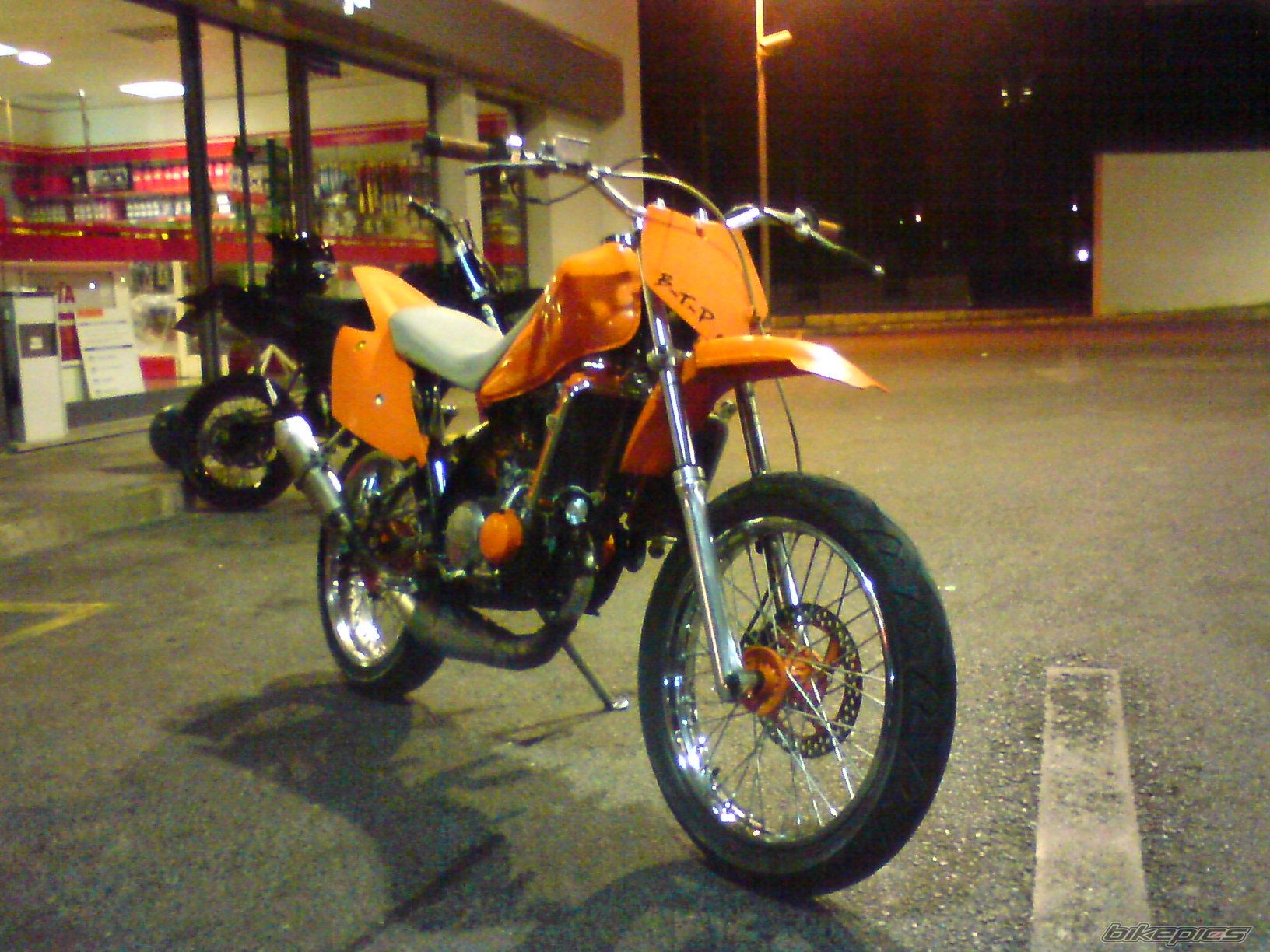 Photo 1386416