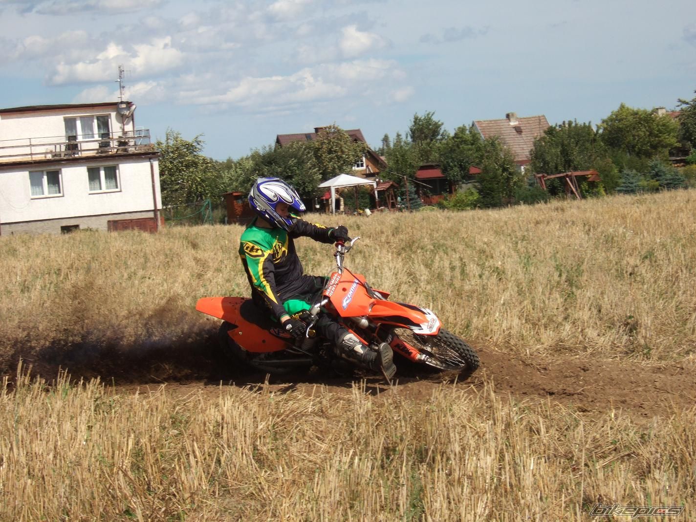 Photo 1387264
