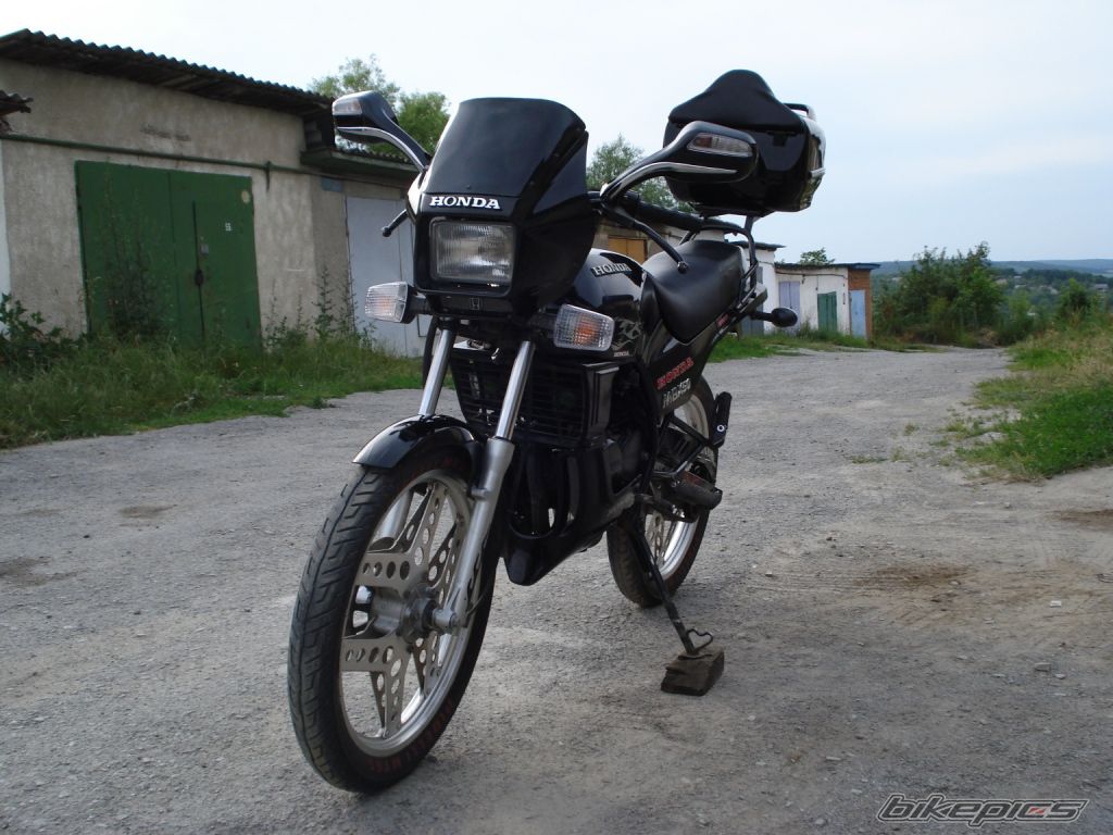 Photo 1388149