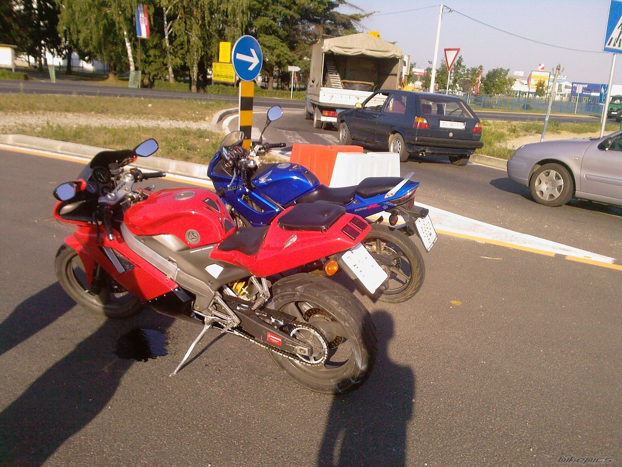 Photo 1389624