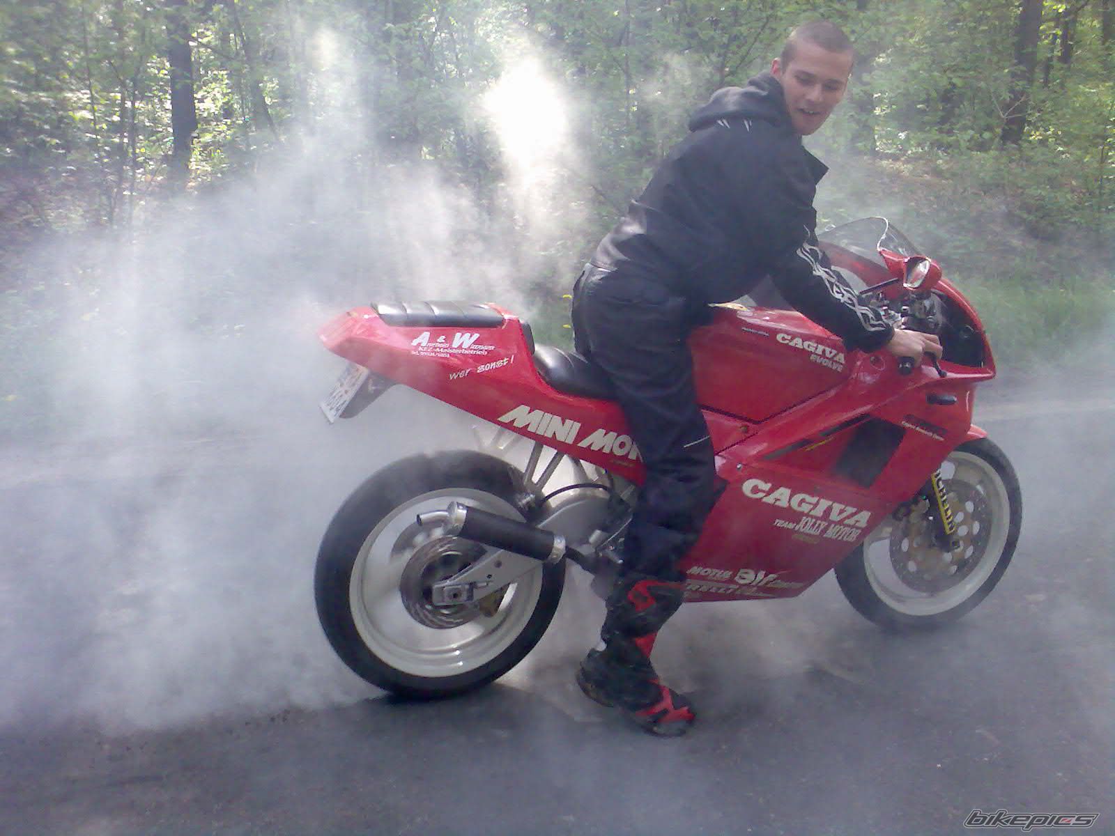 Photo 1393085