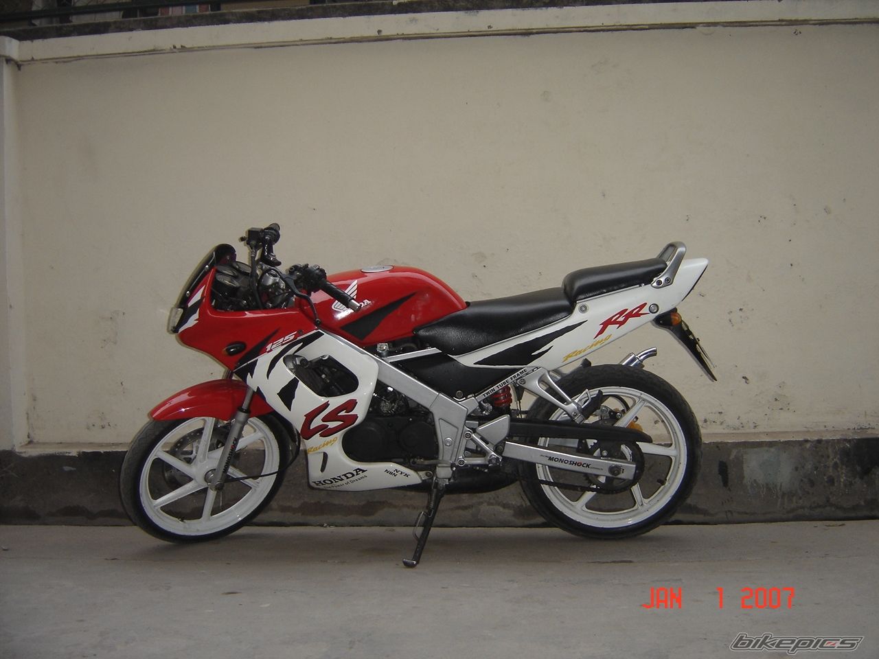 Photo 1393737