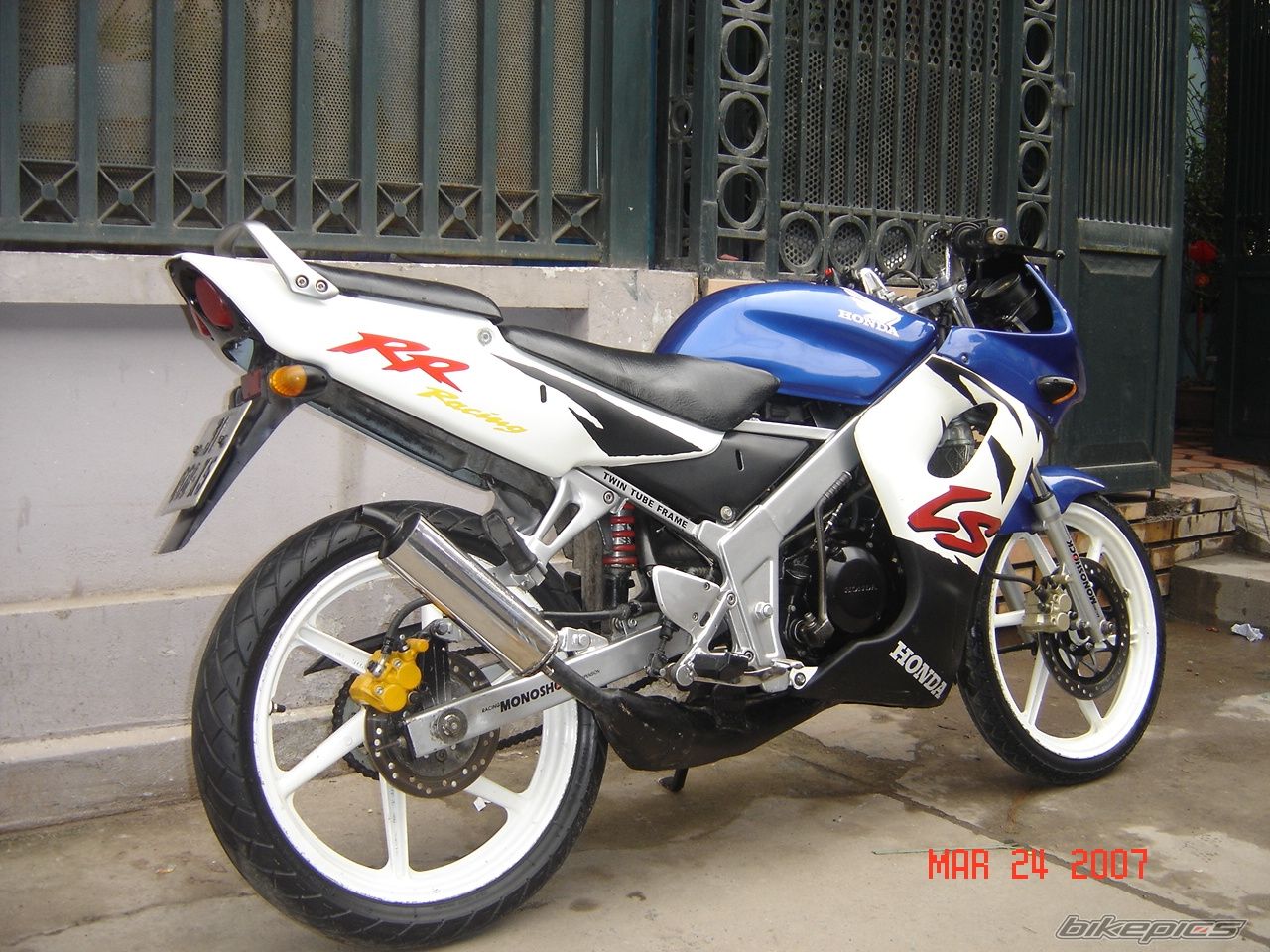 Photo 1393738