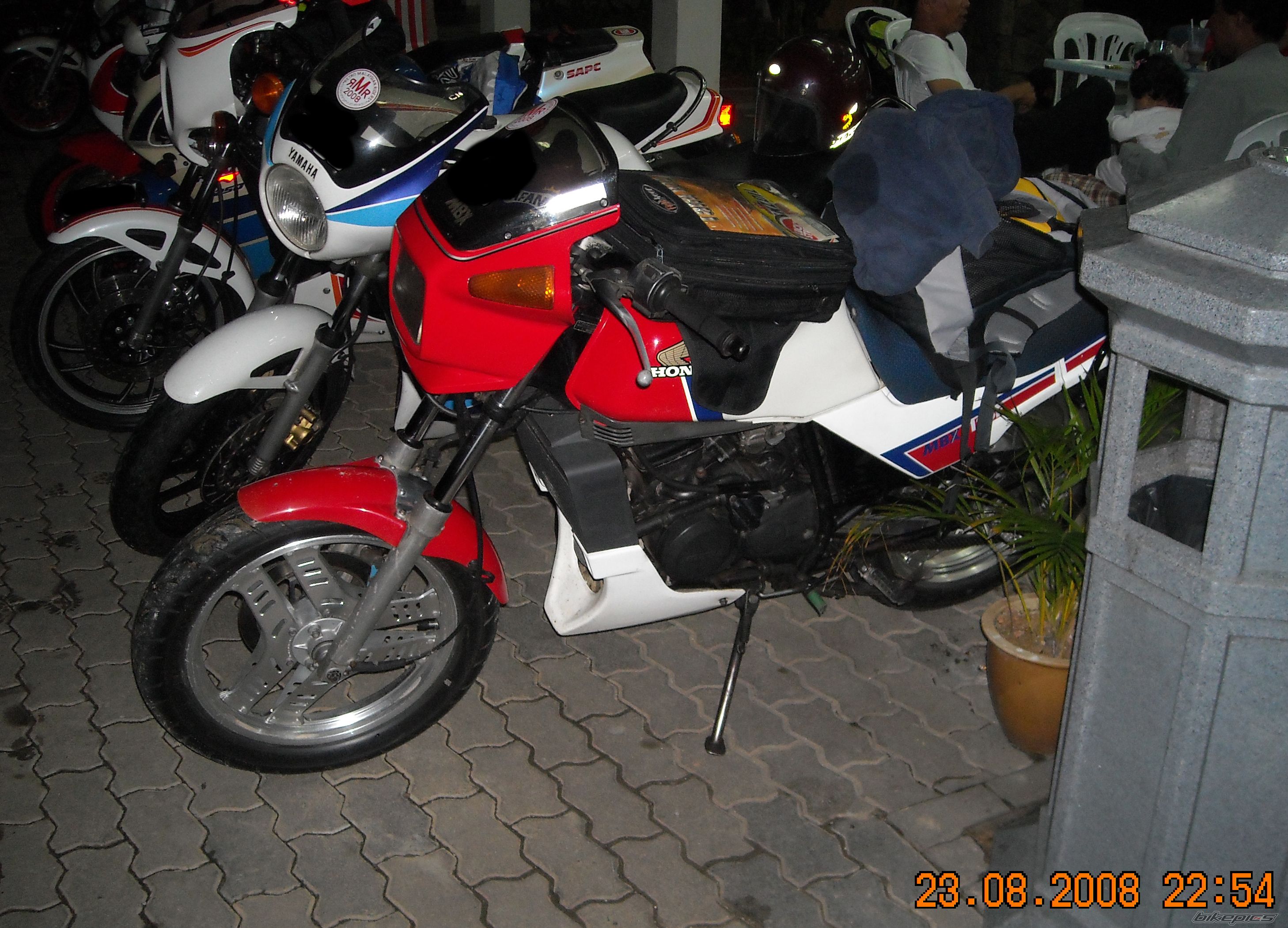 Photo 1398709