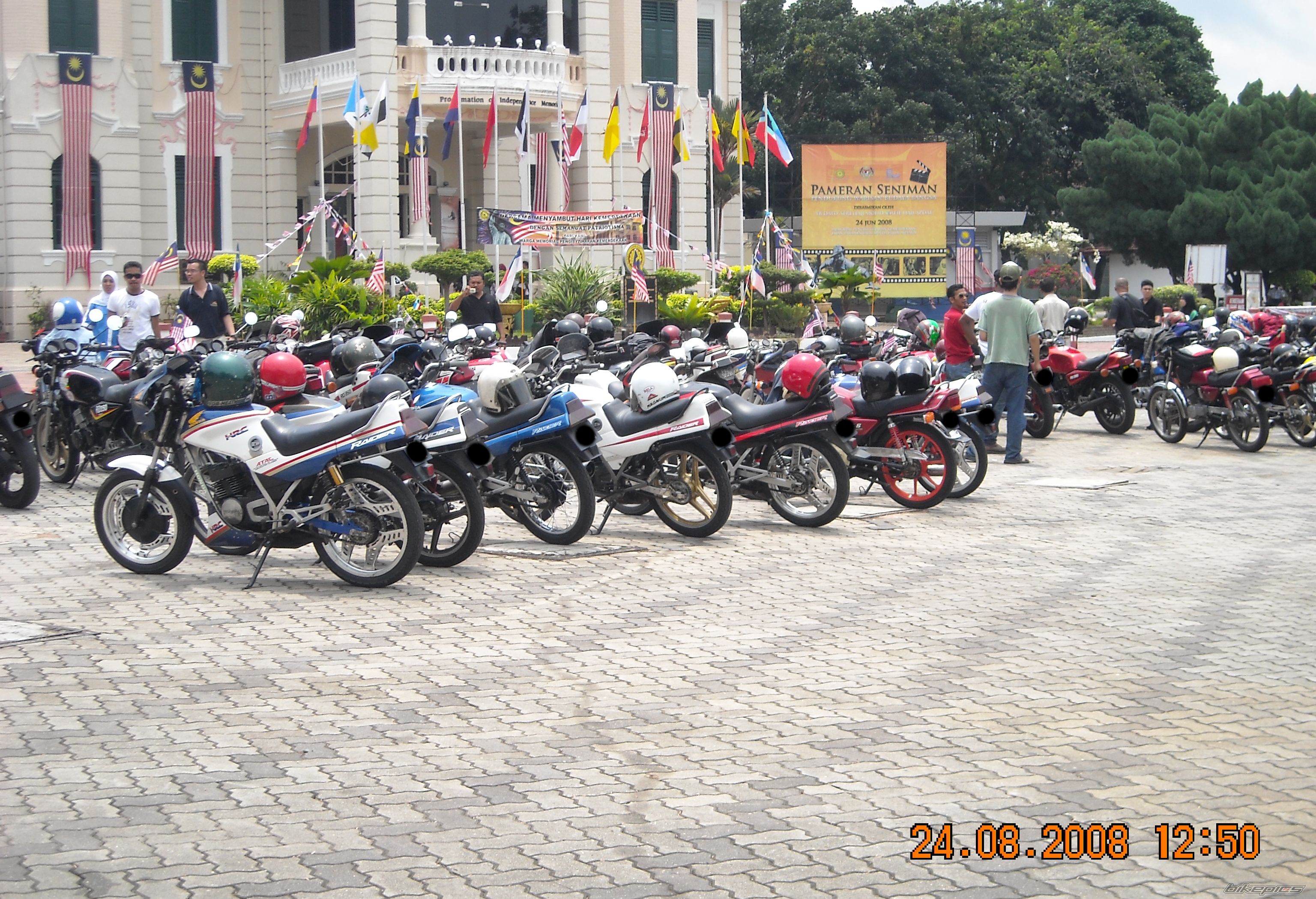 Photo 1398719