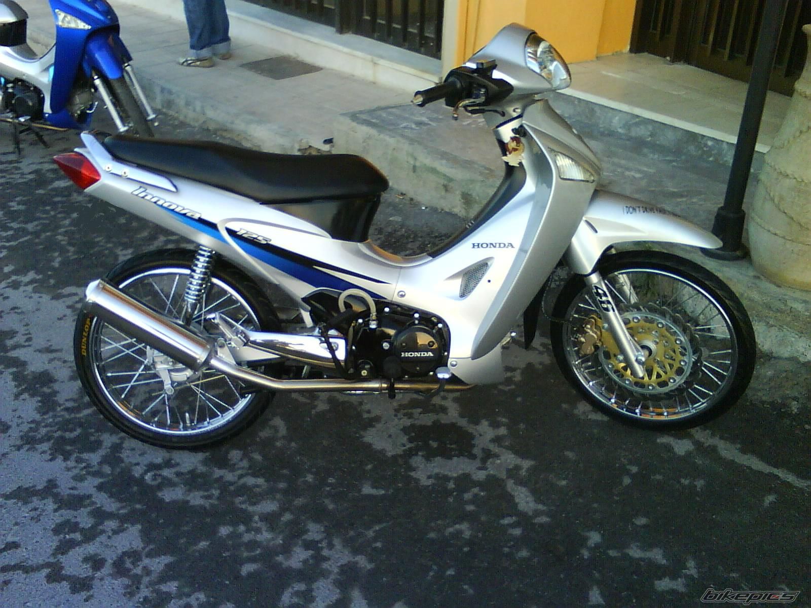 Photo 1398936