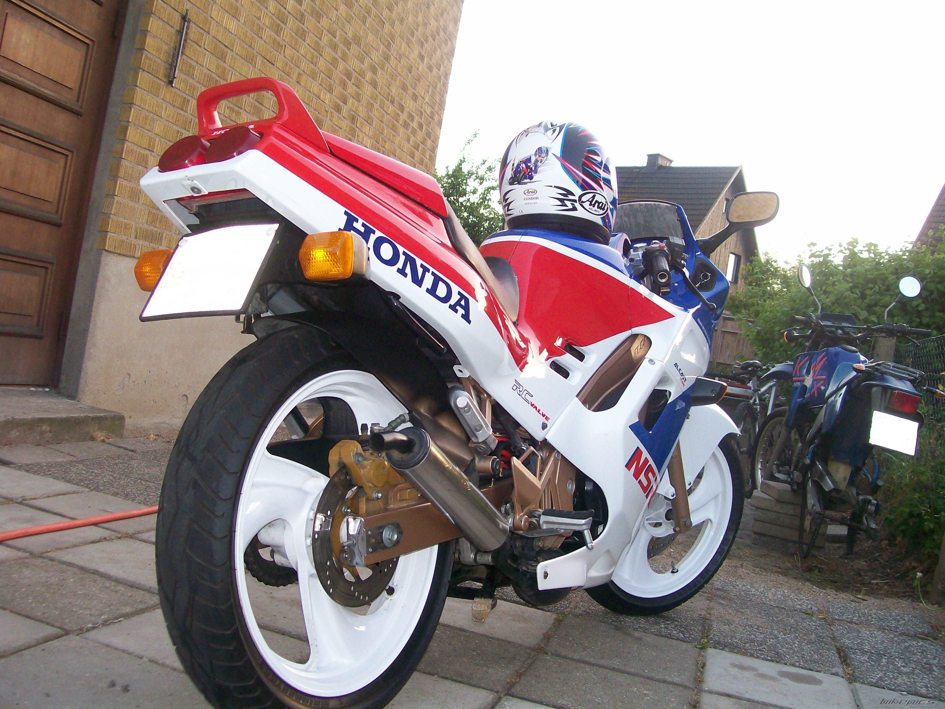 Photo 1421894