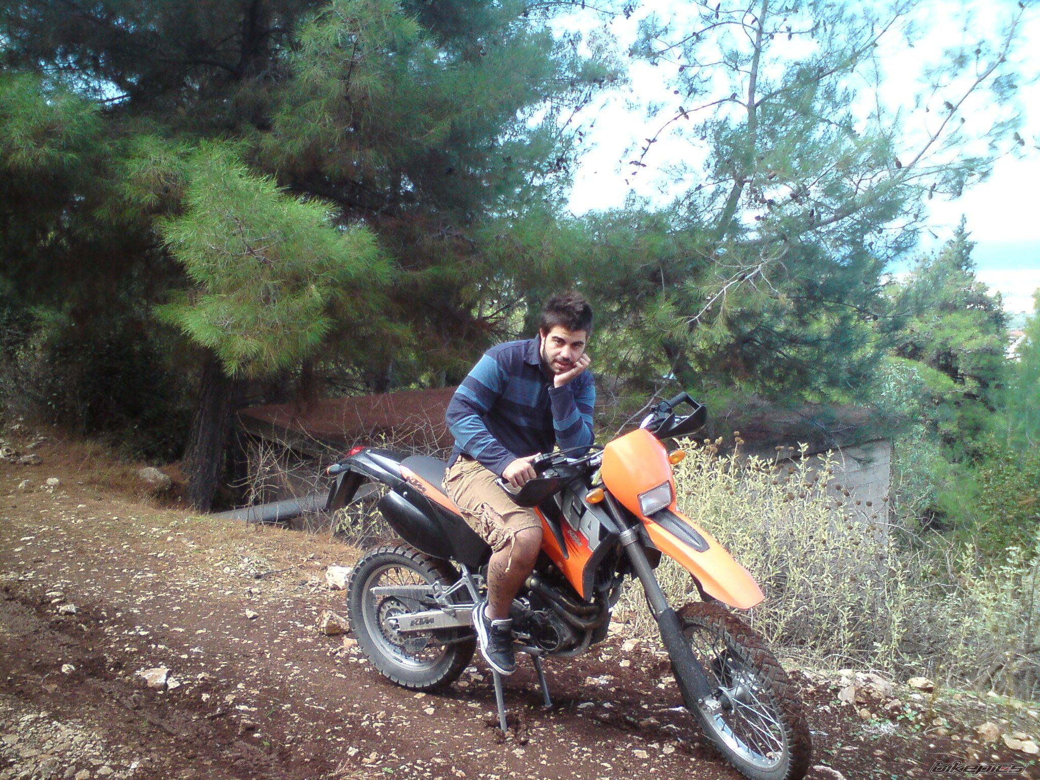 Photo 1439519