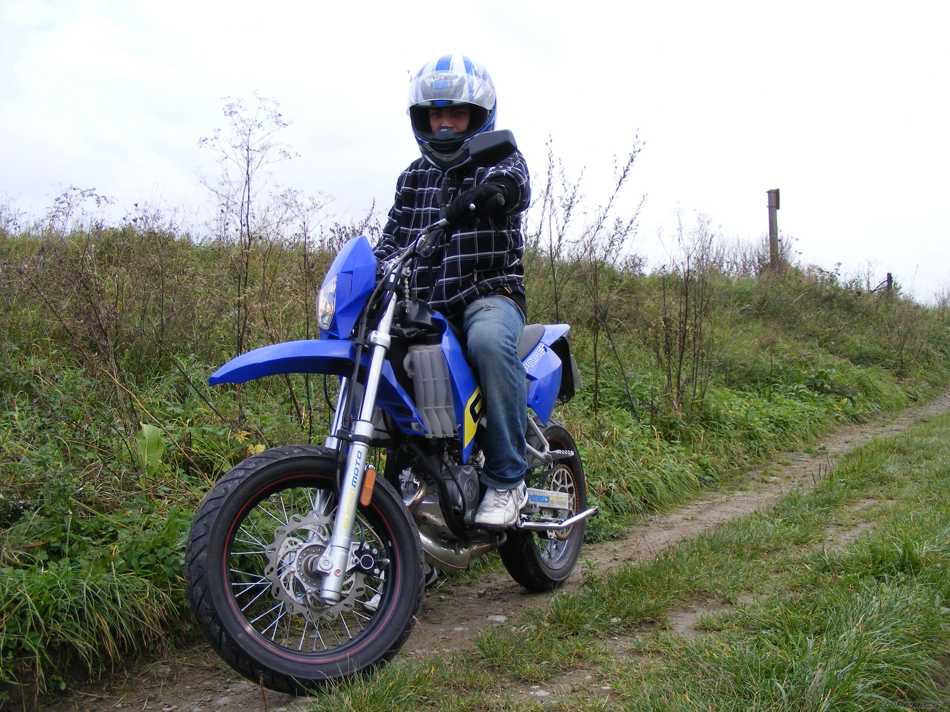 Photo 1442944