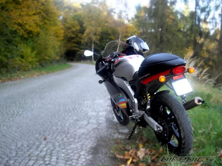 Photo 1445532