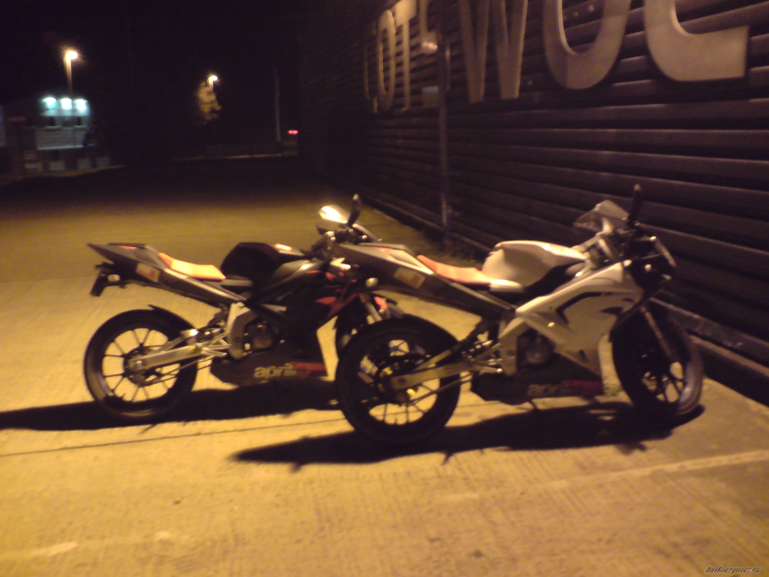 Photo 1445899