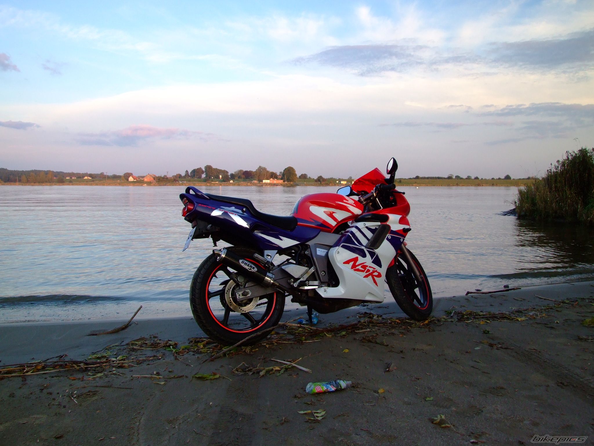 Photo 1449872