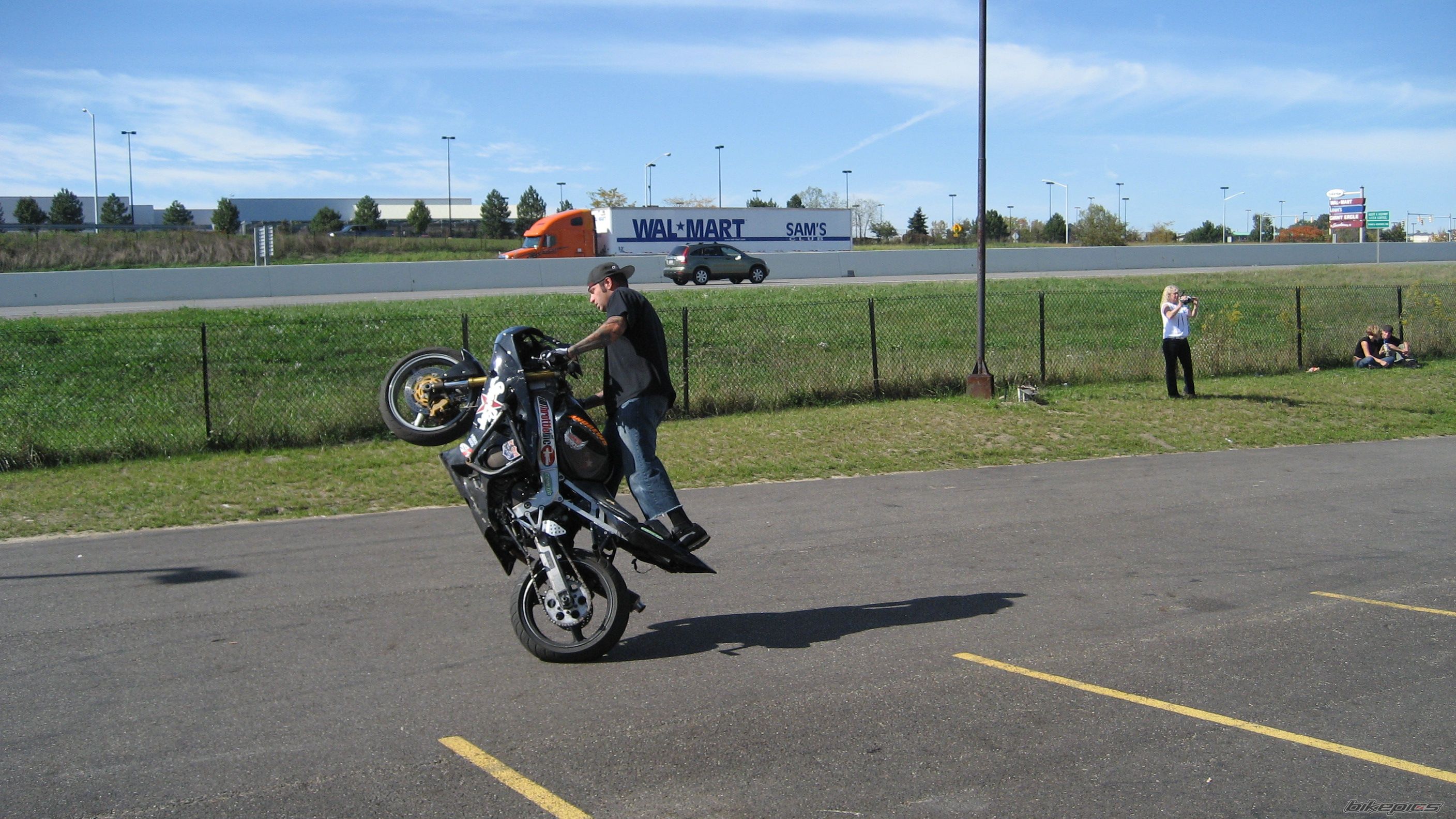Photo 1451638