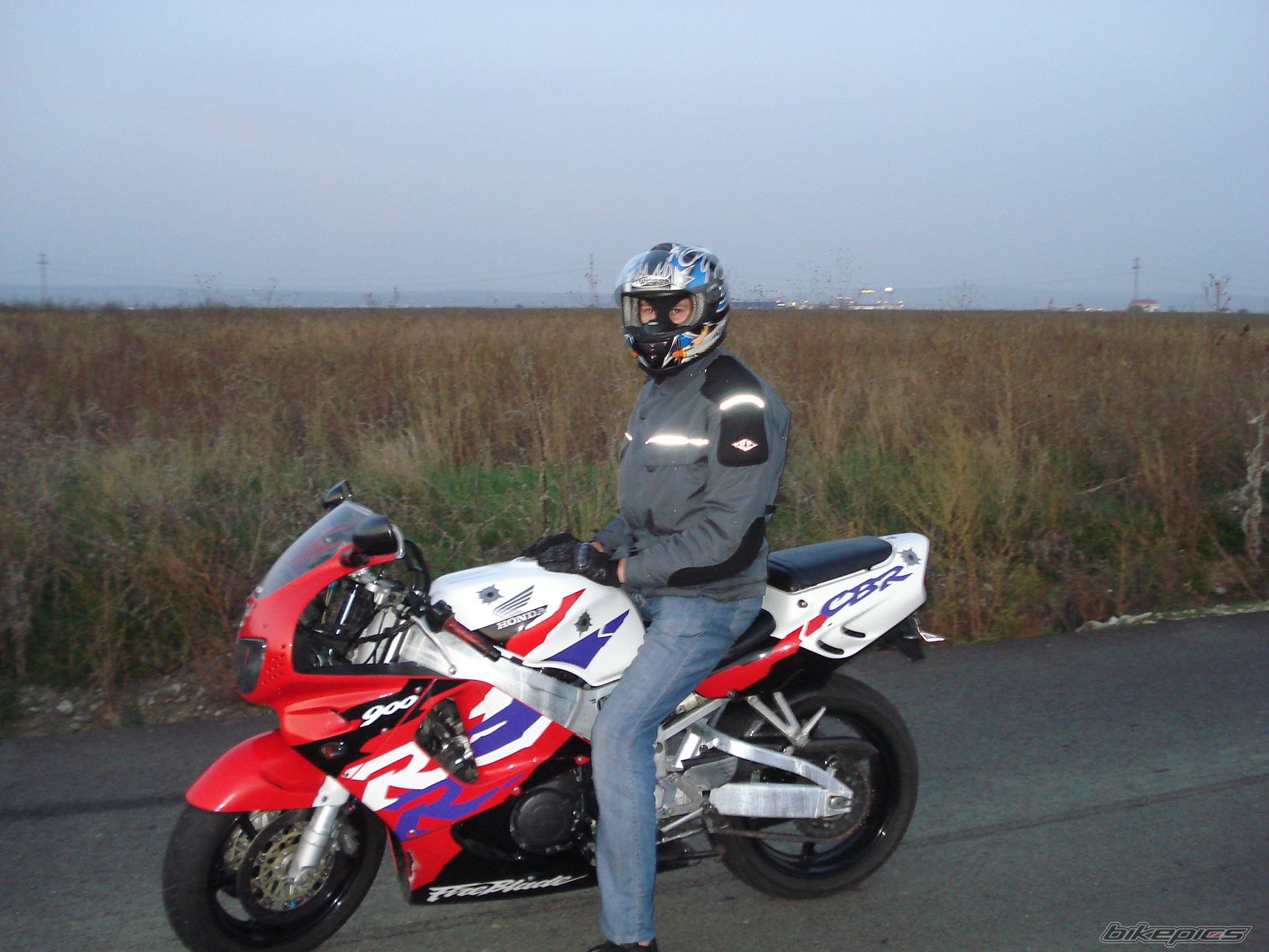 Photo 1465072