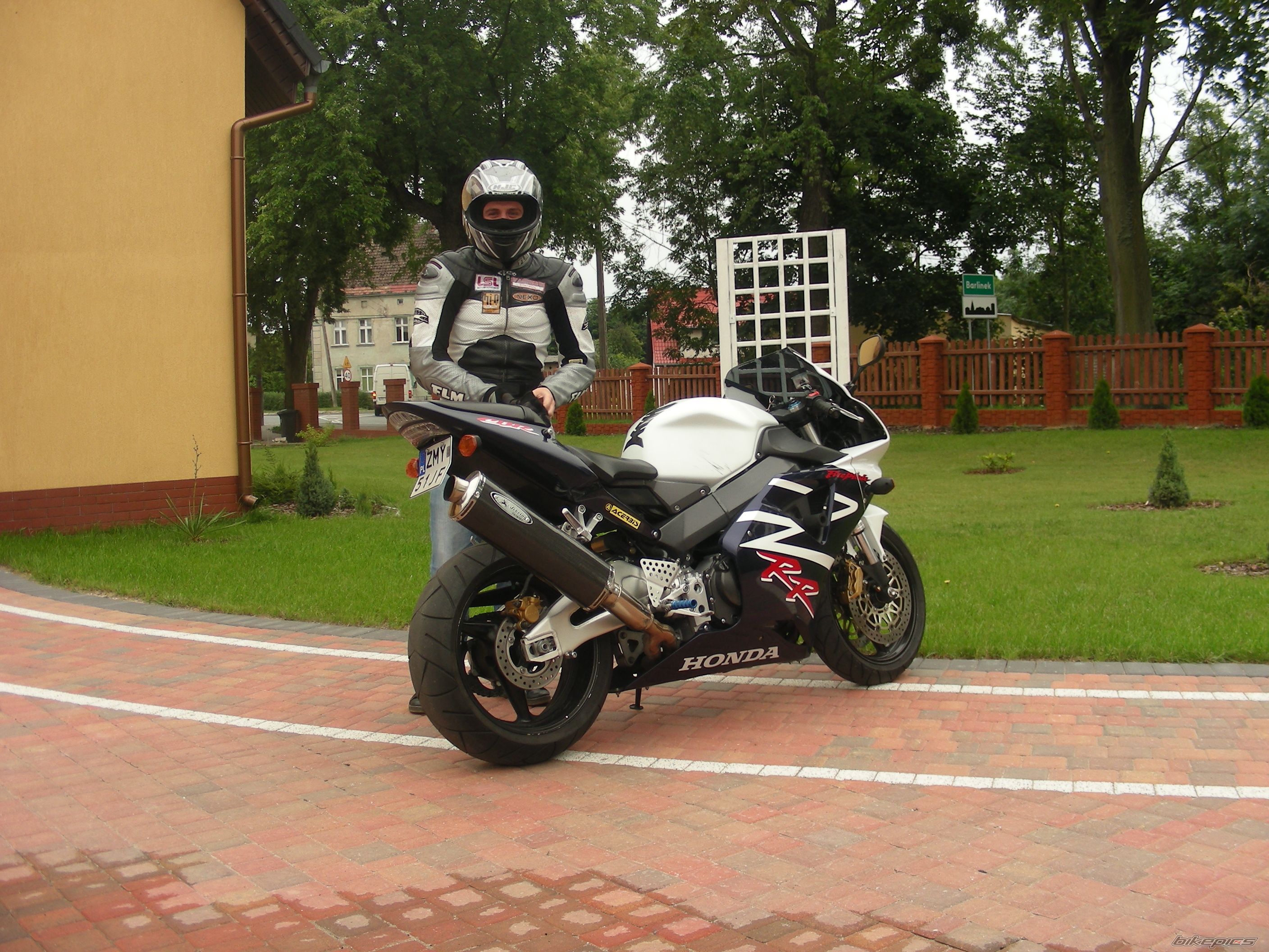 Photo 1466852