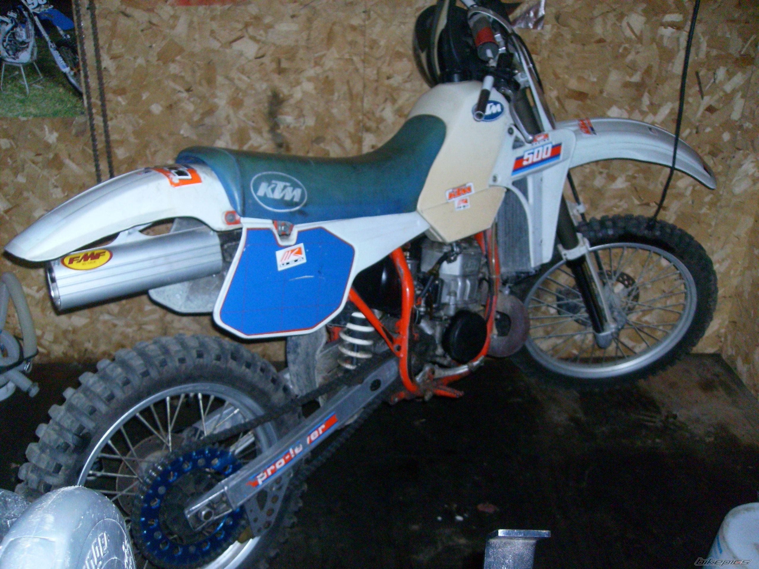 Photo 1468899