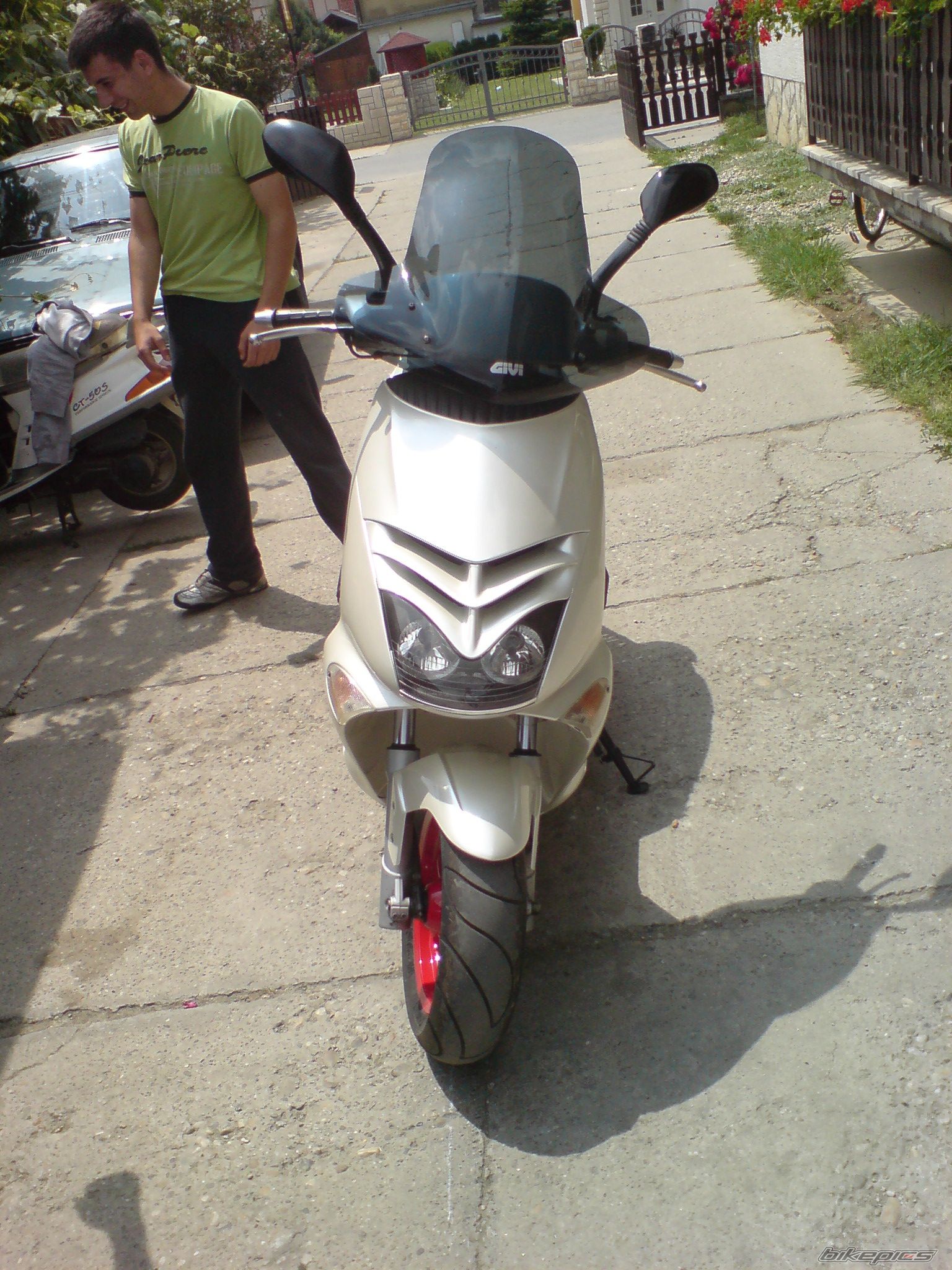 Photo 1471868