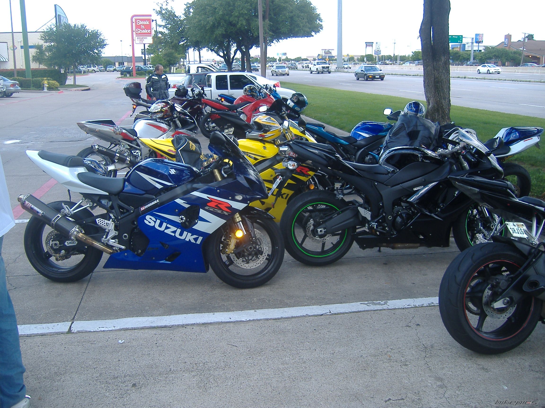 Photo 1472442